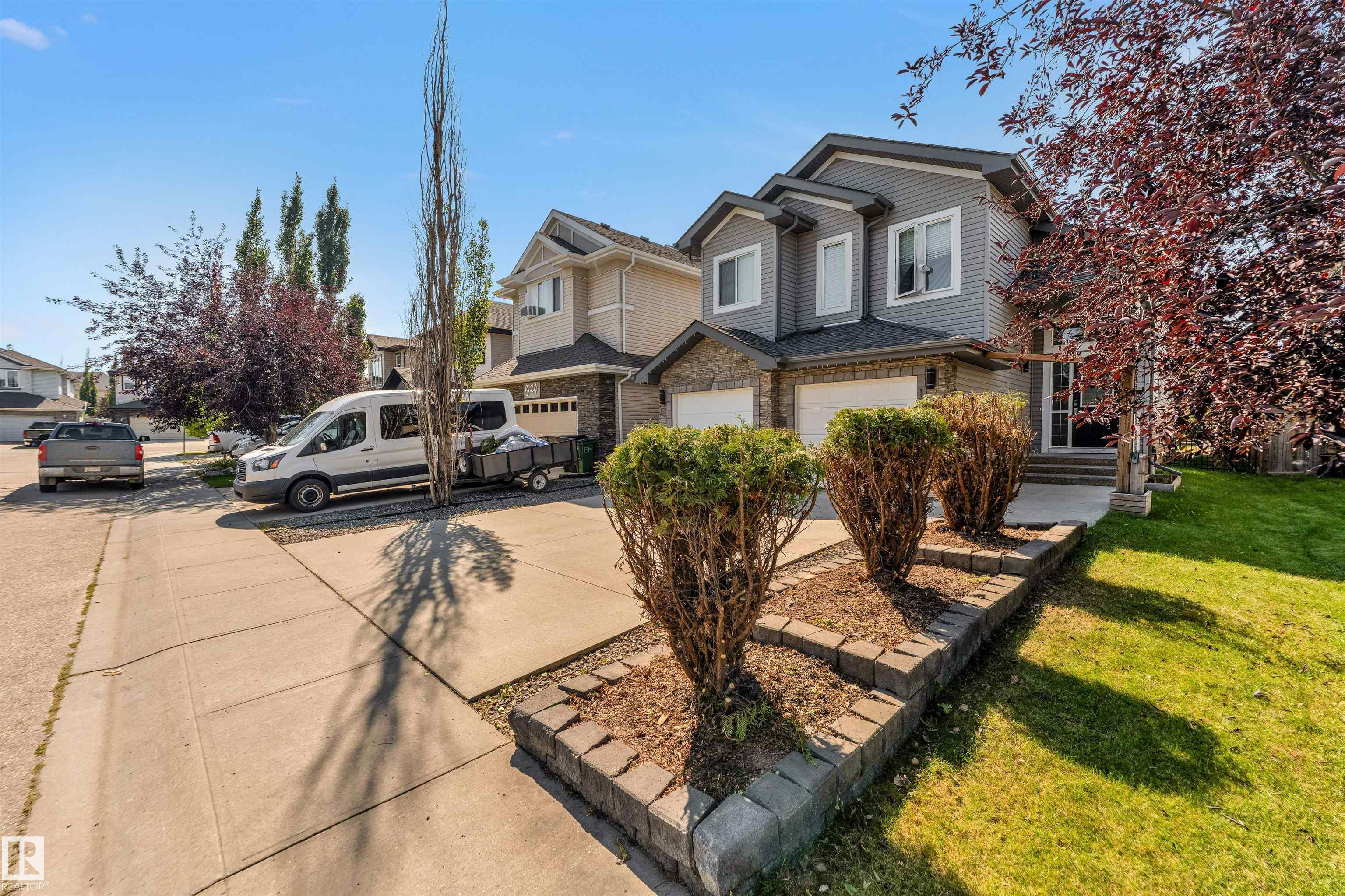 Photo 4 at 1920 69 Street SW, Summerside, Edmonton