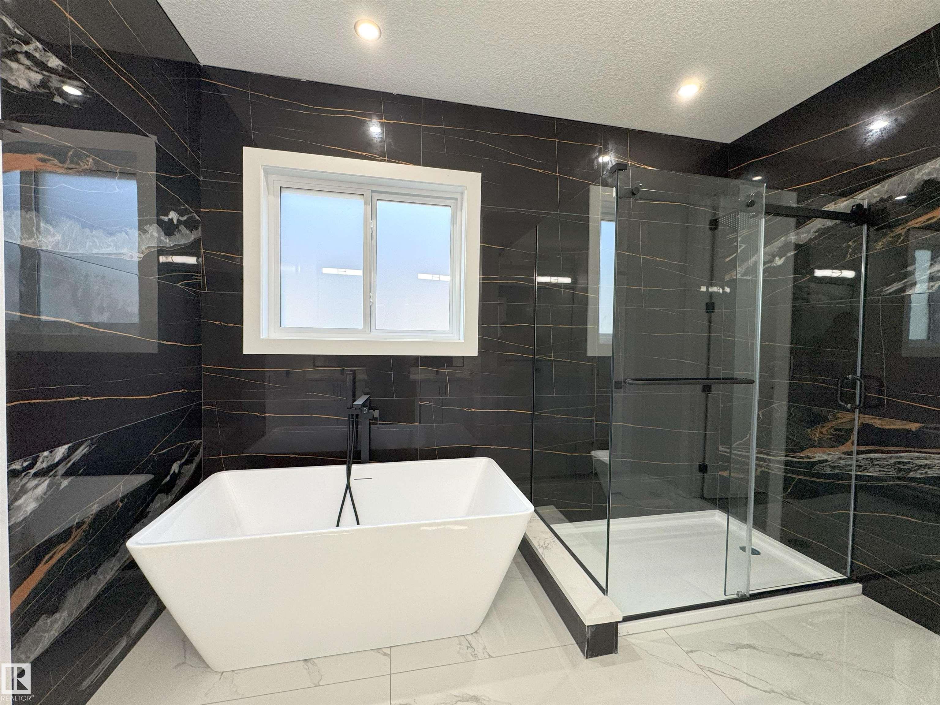 Photo 29 at 144 Edgewater Cir, Southfork, Leduc