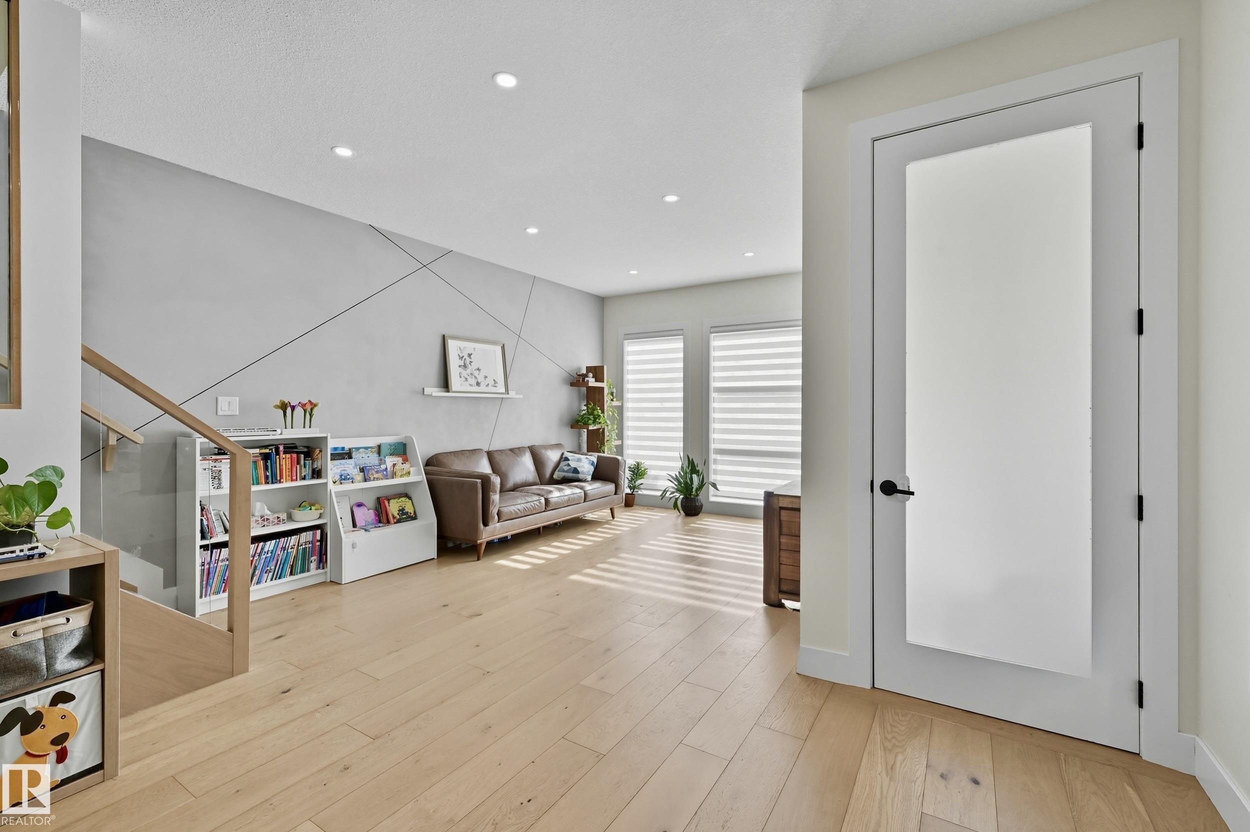 Photo 17 at 8806 85 Avenue NW, Bonnie Doon, Edmonton