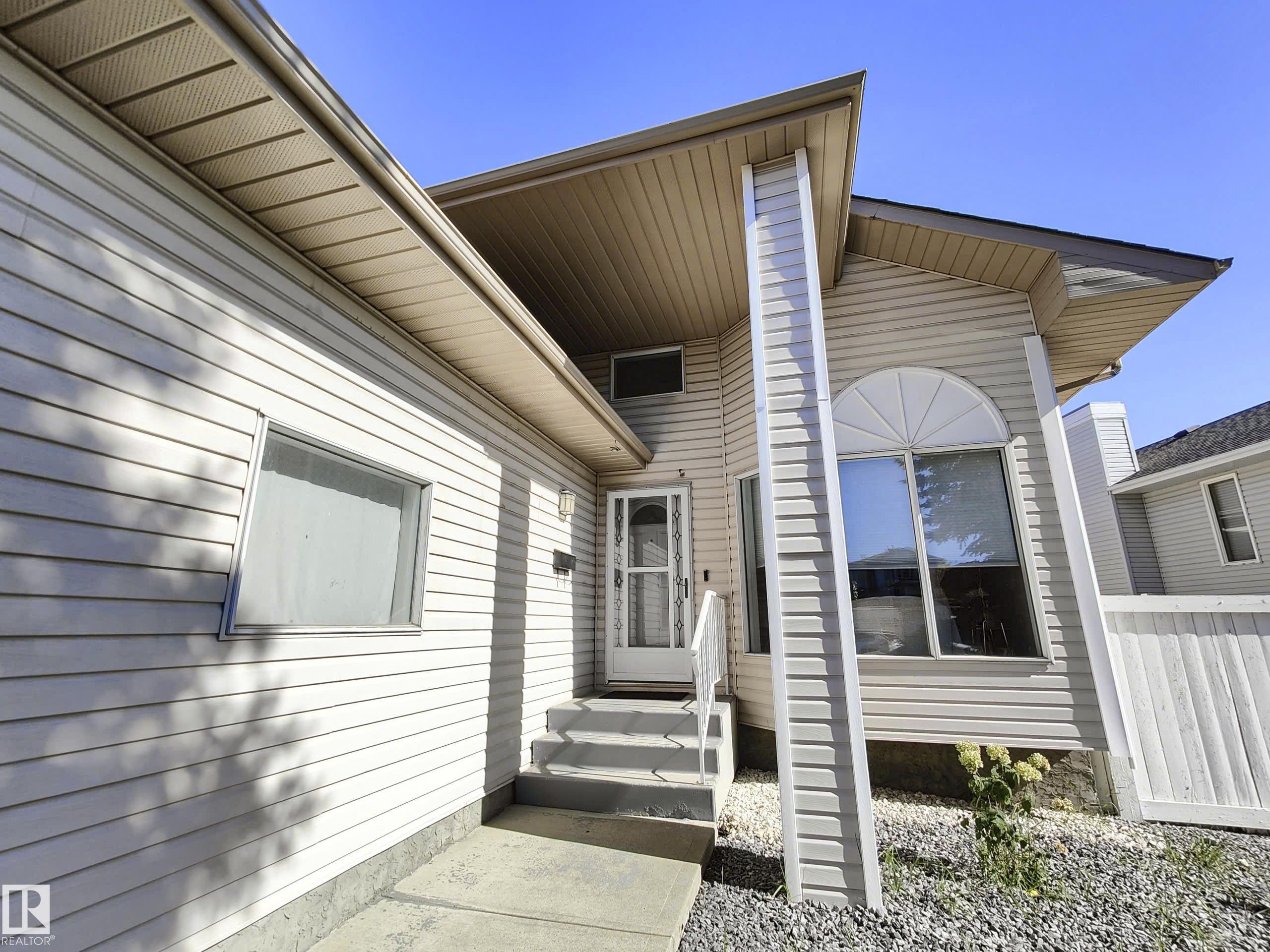Photo 2 at 215 Peter Close NW, Potter Greens, Edmonton