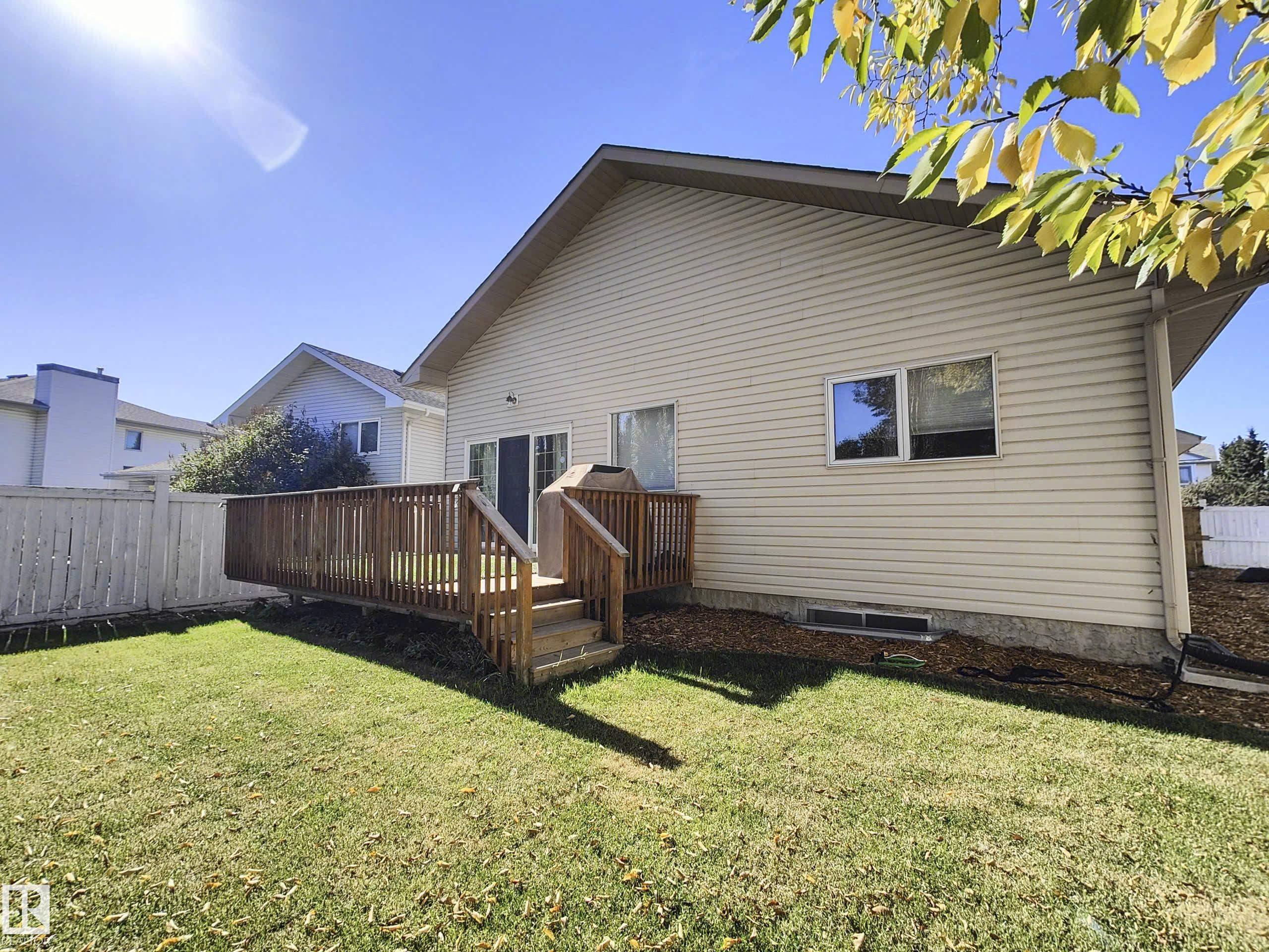 Photo 10 at 215 Peter Close NW, Potter Greens, Edmonton