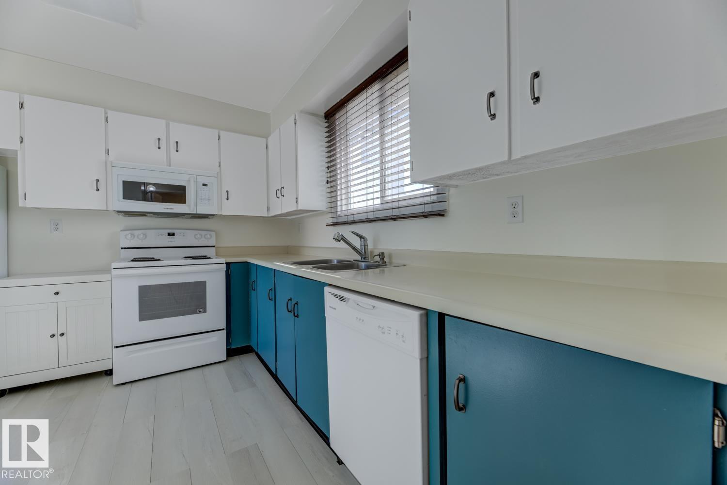 Photo 12 at 33 - 15710 Beaumaris Road NW, Beaumaris, Edmonton