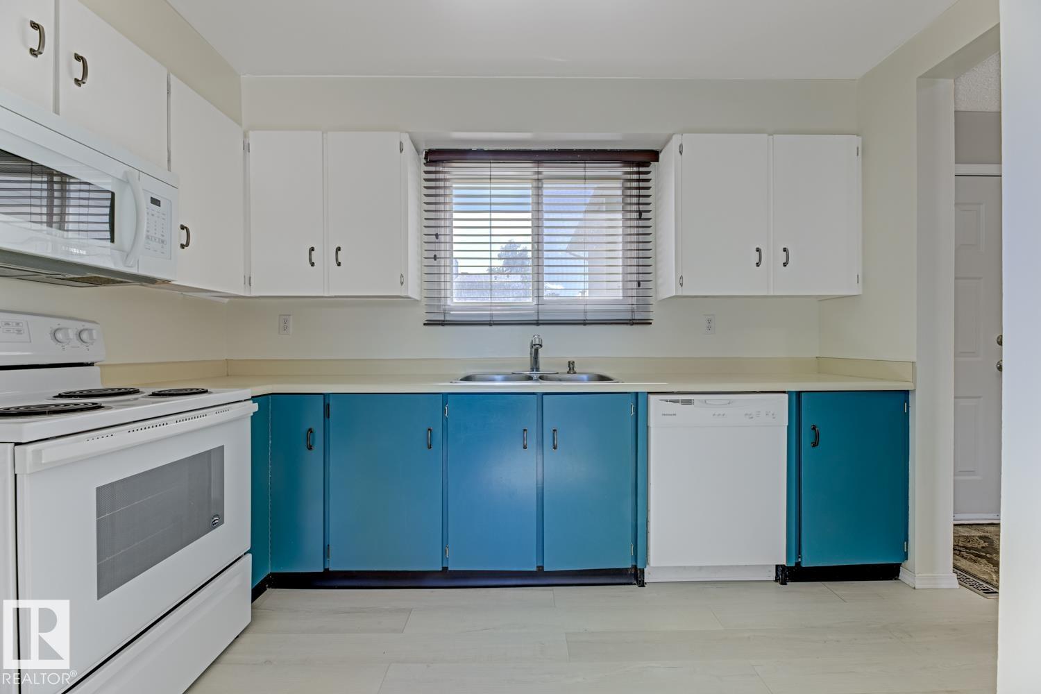 Photo 14 at 33 - 15710 Beaumaris Road NW, Beaumaris, Edmonton