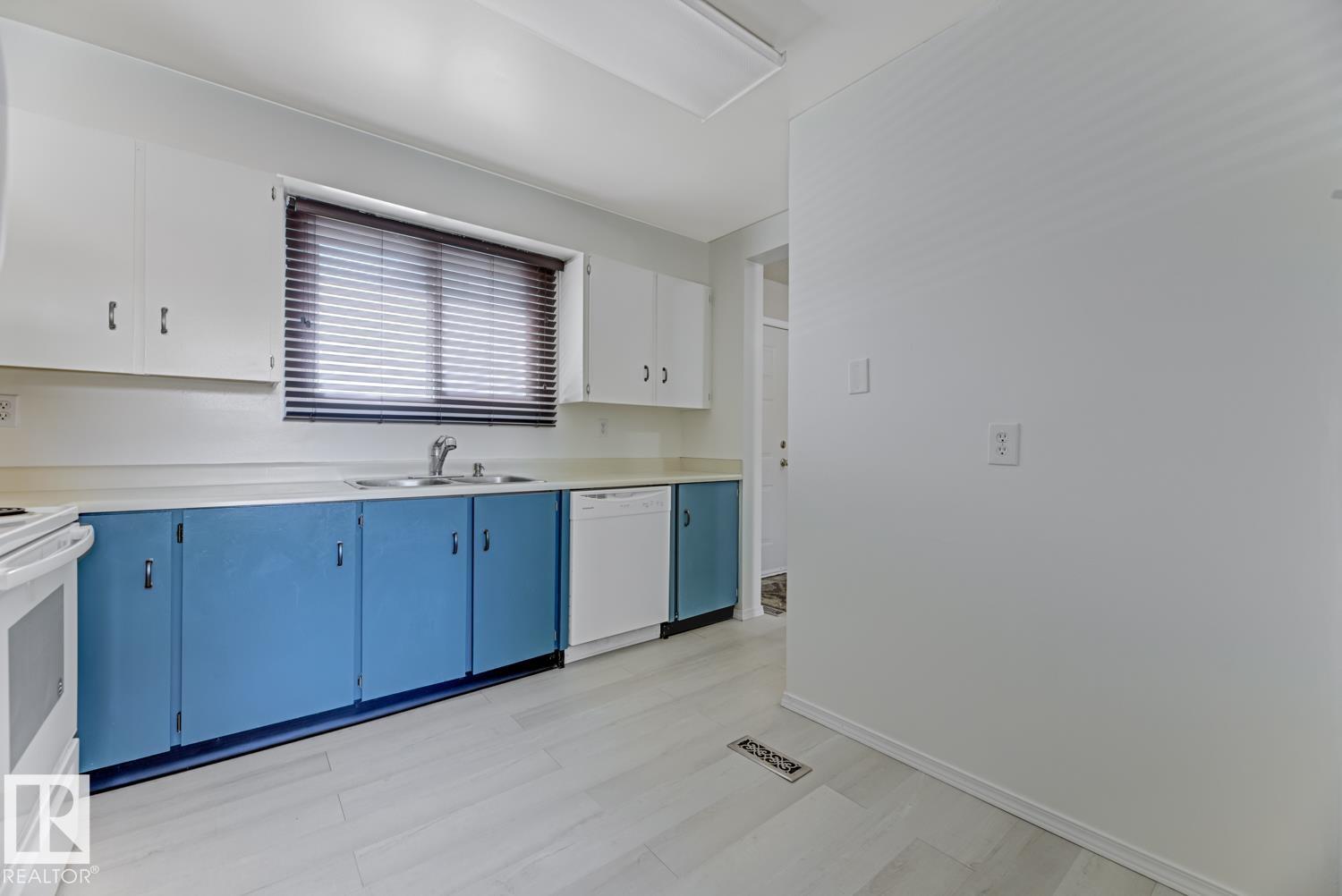 Photo 15 at 33 - 15710 Beaumaris Road NW, Beaumaris, Edmonton