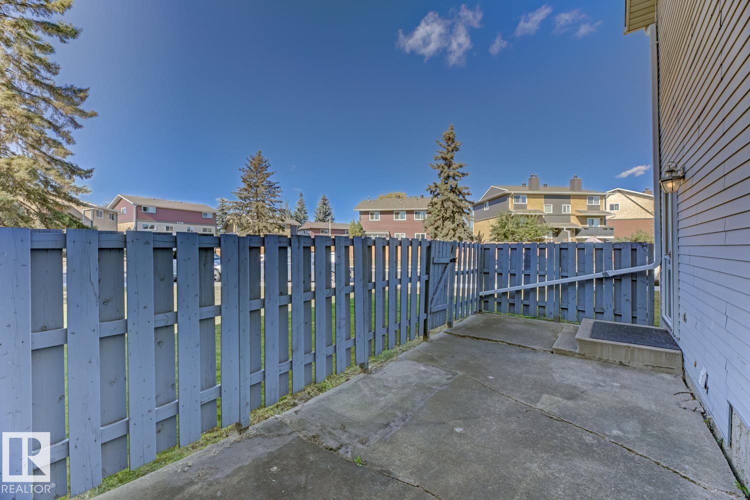 Photo 6 at 33 - 15710 Beaumaris Road NW, Beaumaris, Edmonton