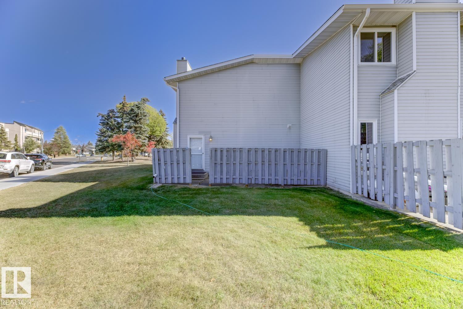 Photo 7 at 33 - 15710 Beaumaris Road NW, Beaumaris, Edmonton