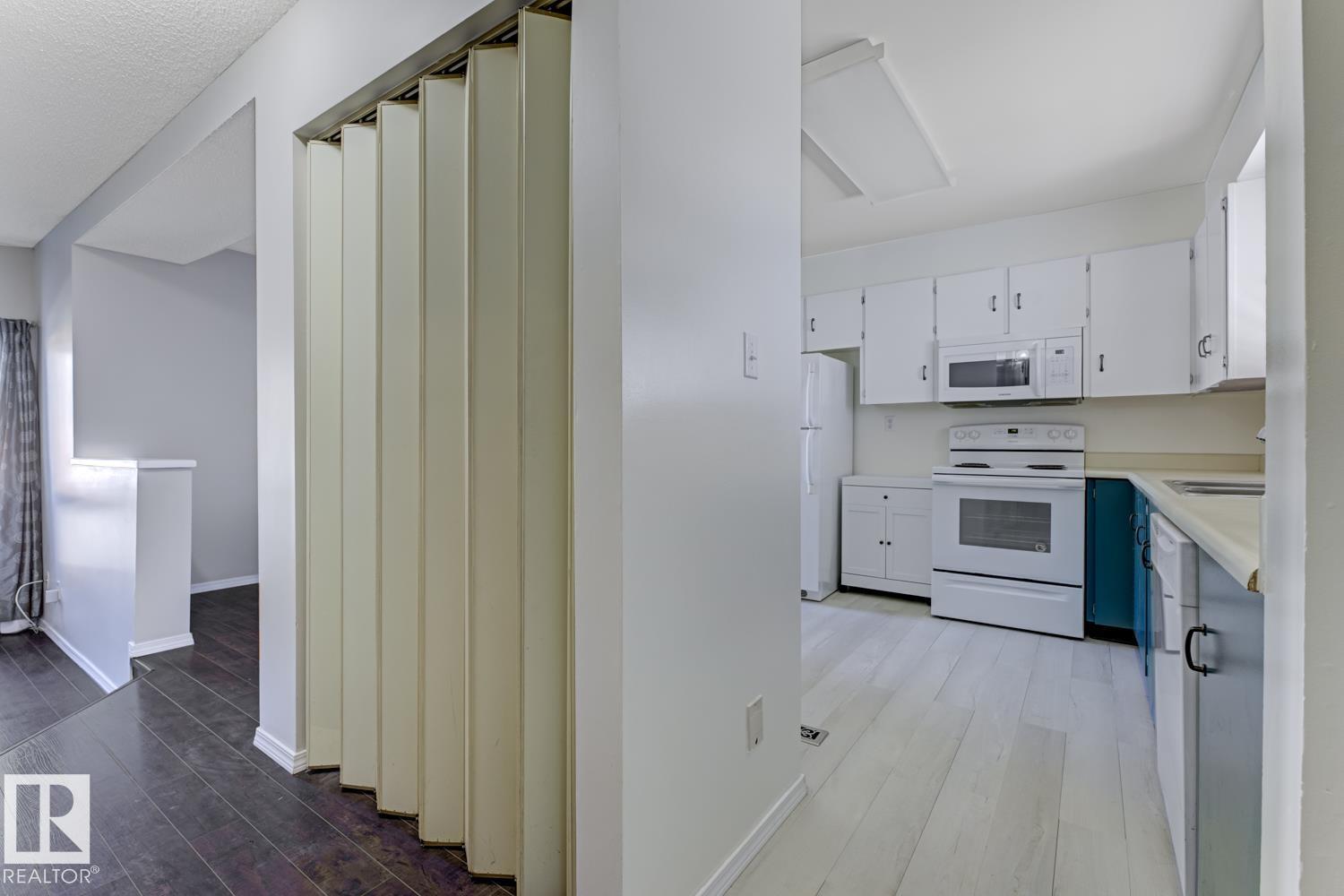 Photo 10 at 33 - 15710 Beaumaris Road NW, Beaumaris, Edmonton