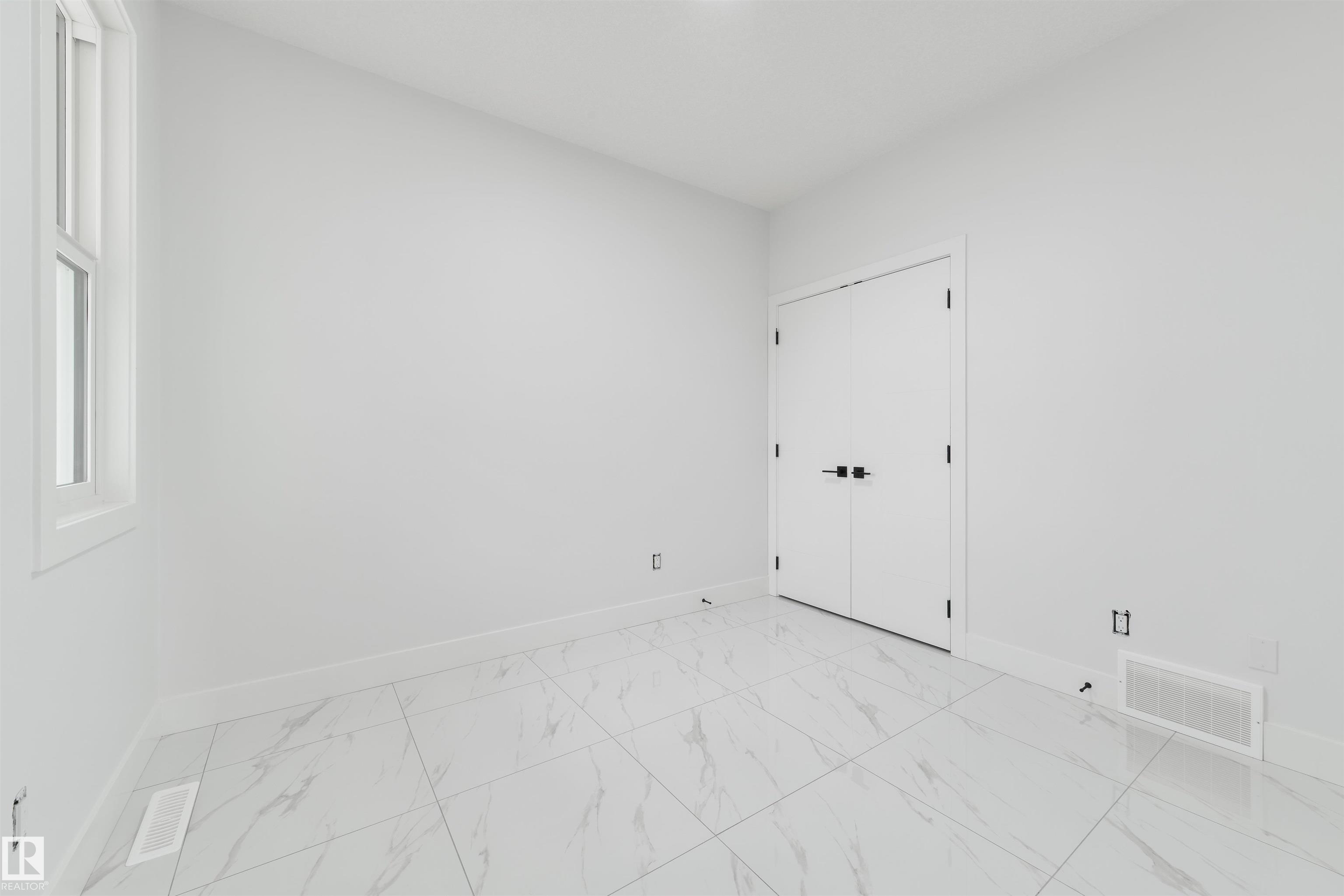 Photo 5 at 536 37 Street SW, Charlesworth, Edmonton