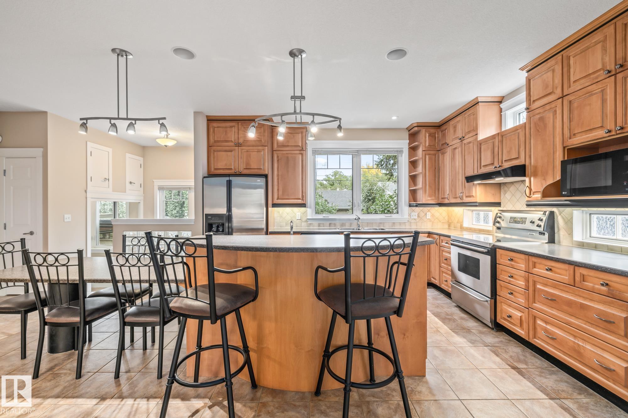 Photo 4 at 9319 93 Street NW, Bonnie Doon, Edmonton