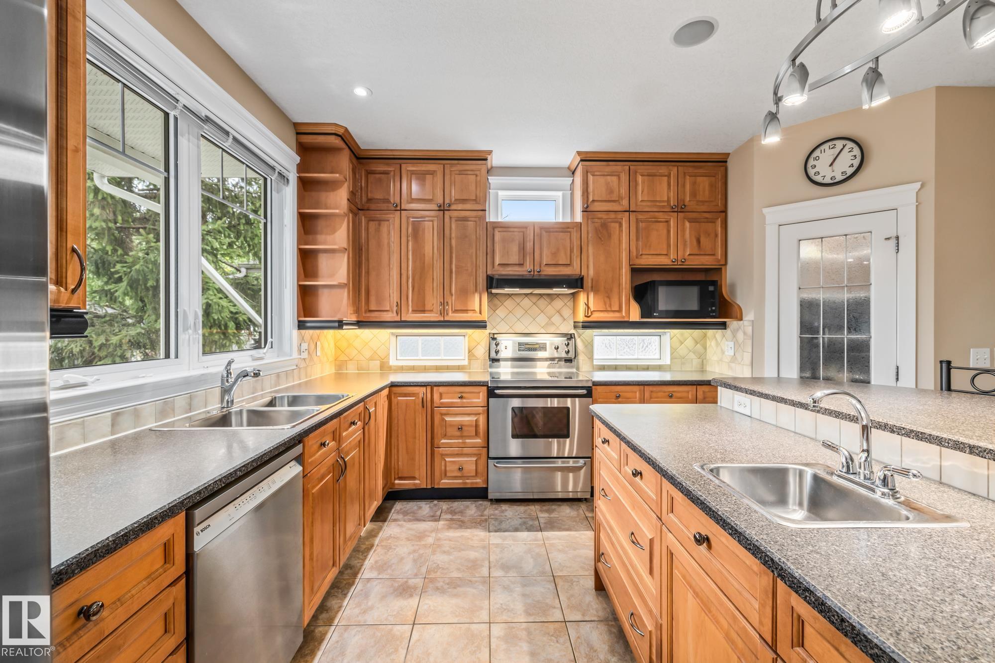 Photo 9 at 9319 93 Street NW, Bonnie Doon, Edmonton