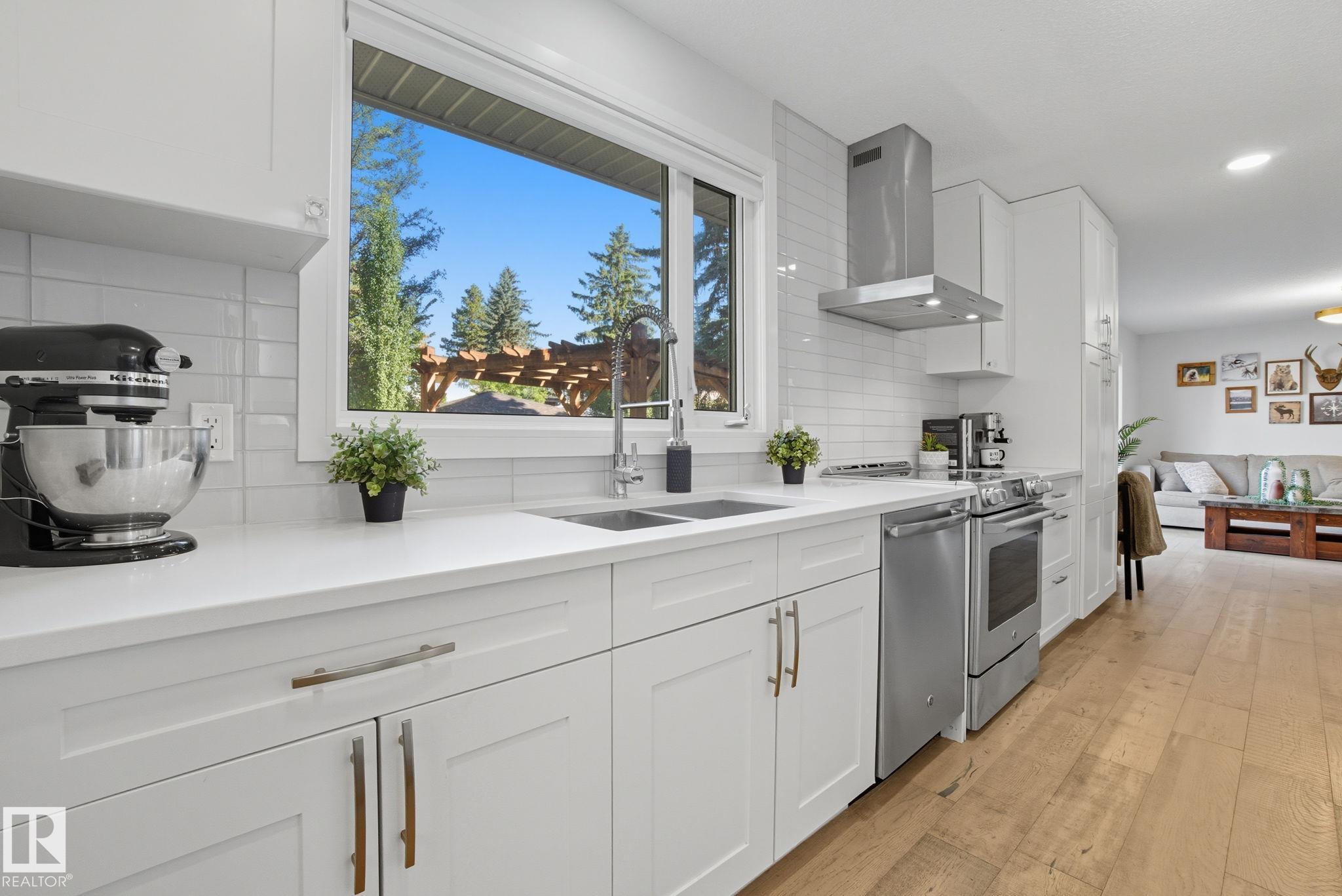 Photo 15 at 12436 Lansdowne Drive NW, Lansdowne, Edmonton