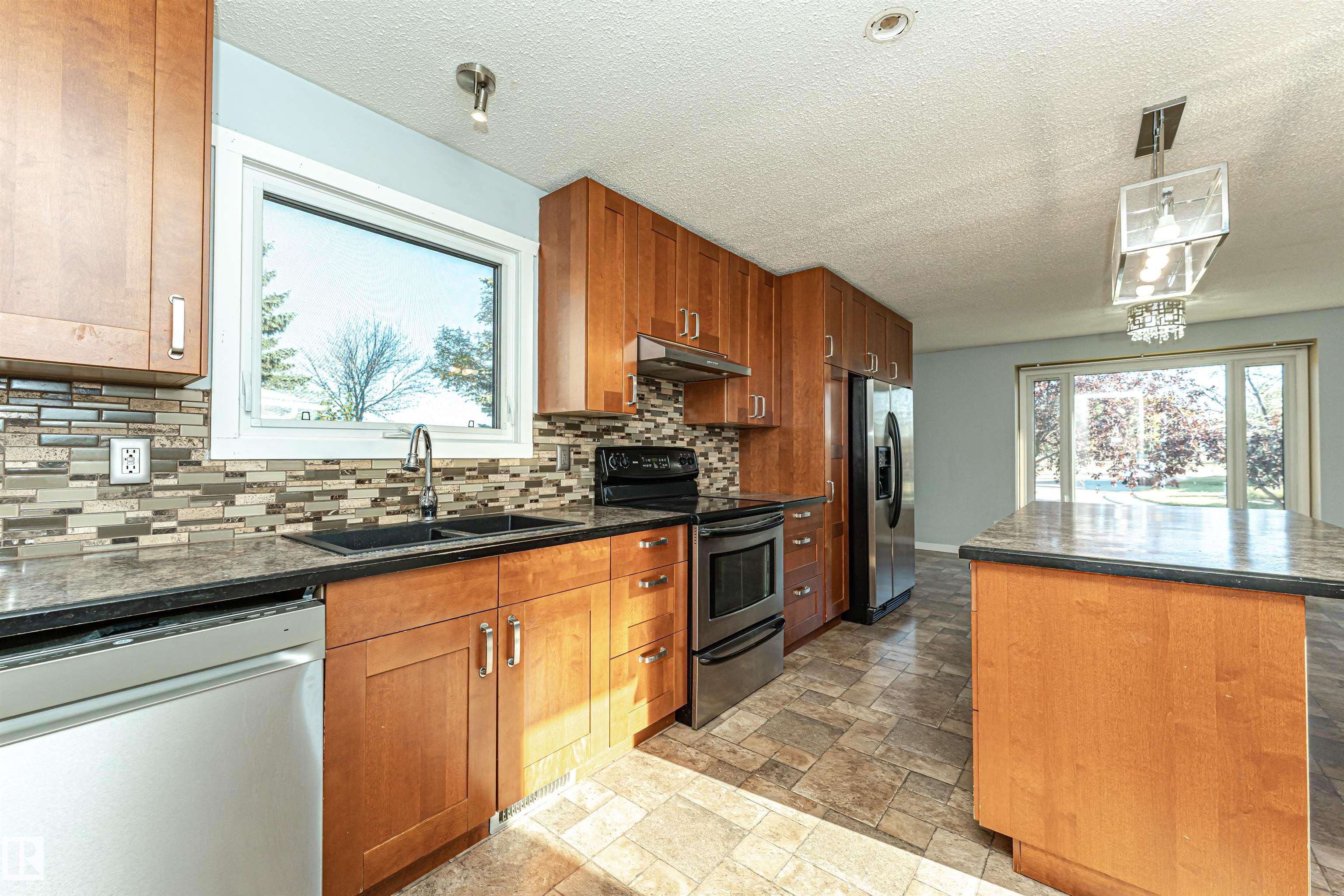 Photo 16 at 9009 102 Avenue, Morinville