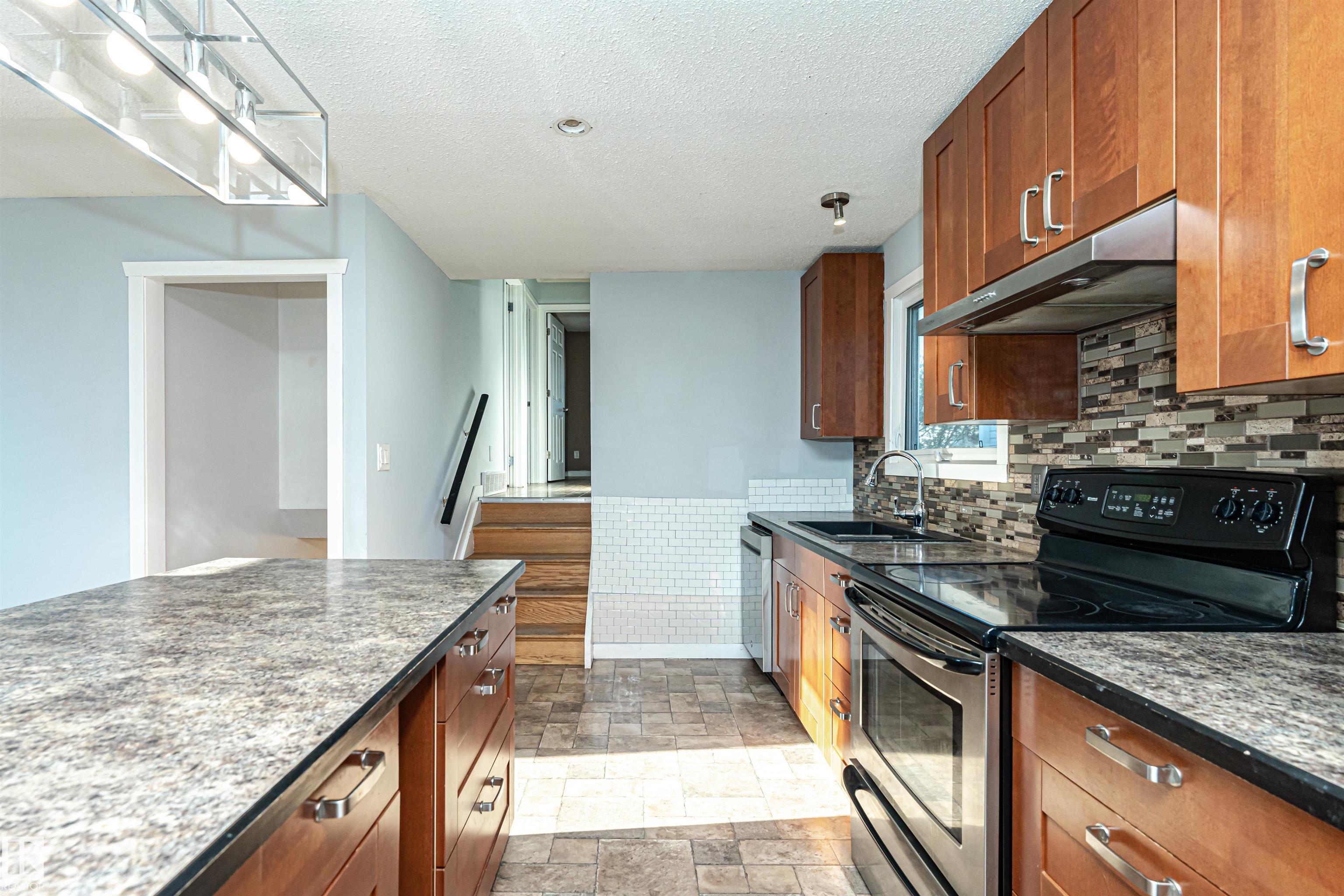 Photo 18 at 9009 102 Avenue, Morinville