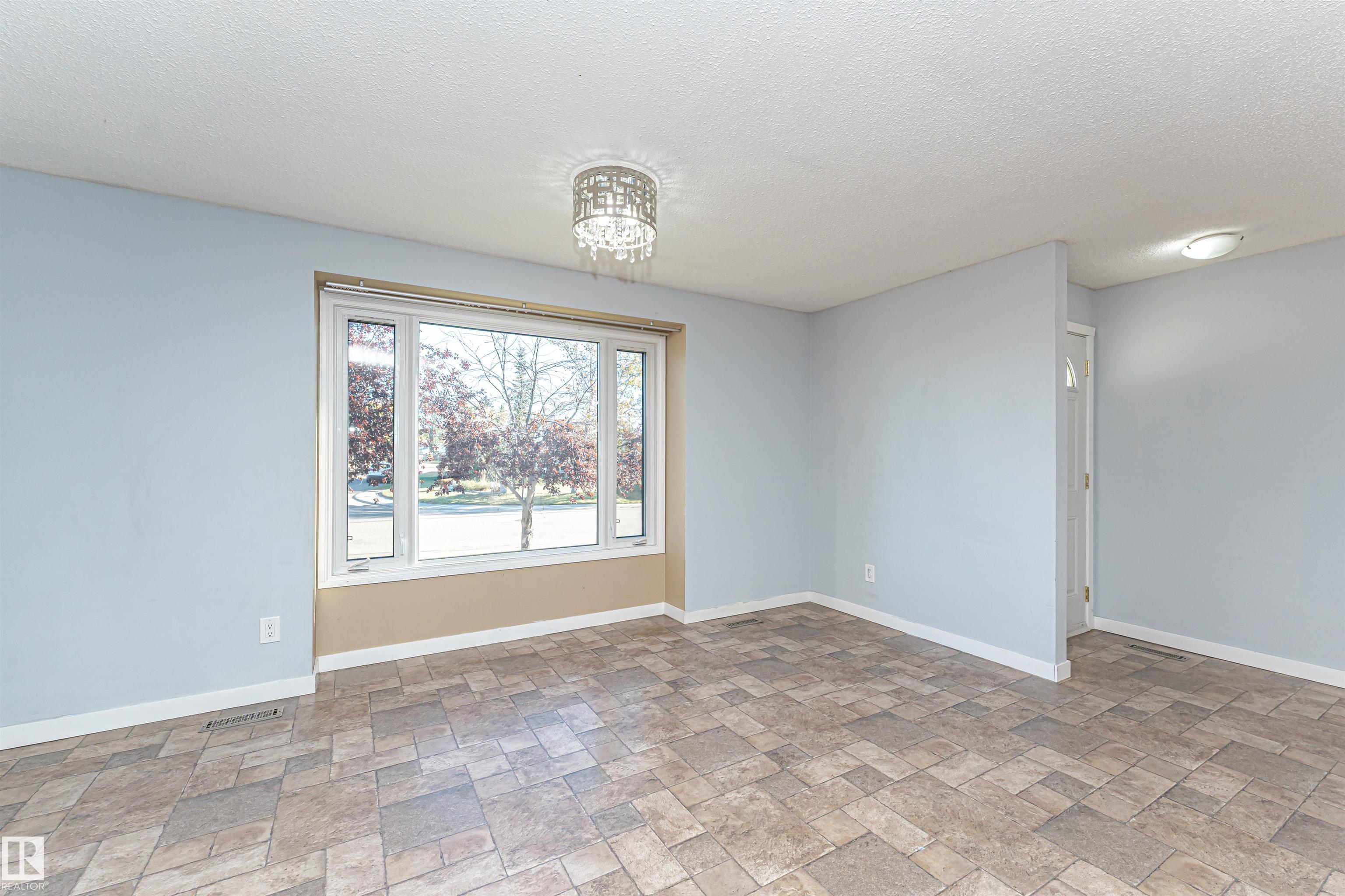 Photo 9 at 9009 102 Avenue, Morinville