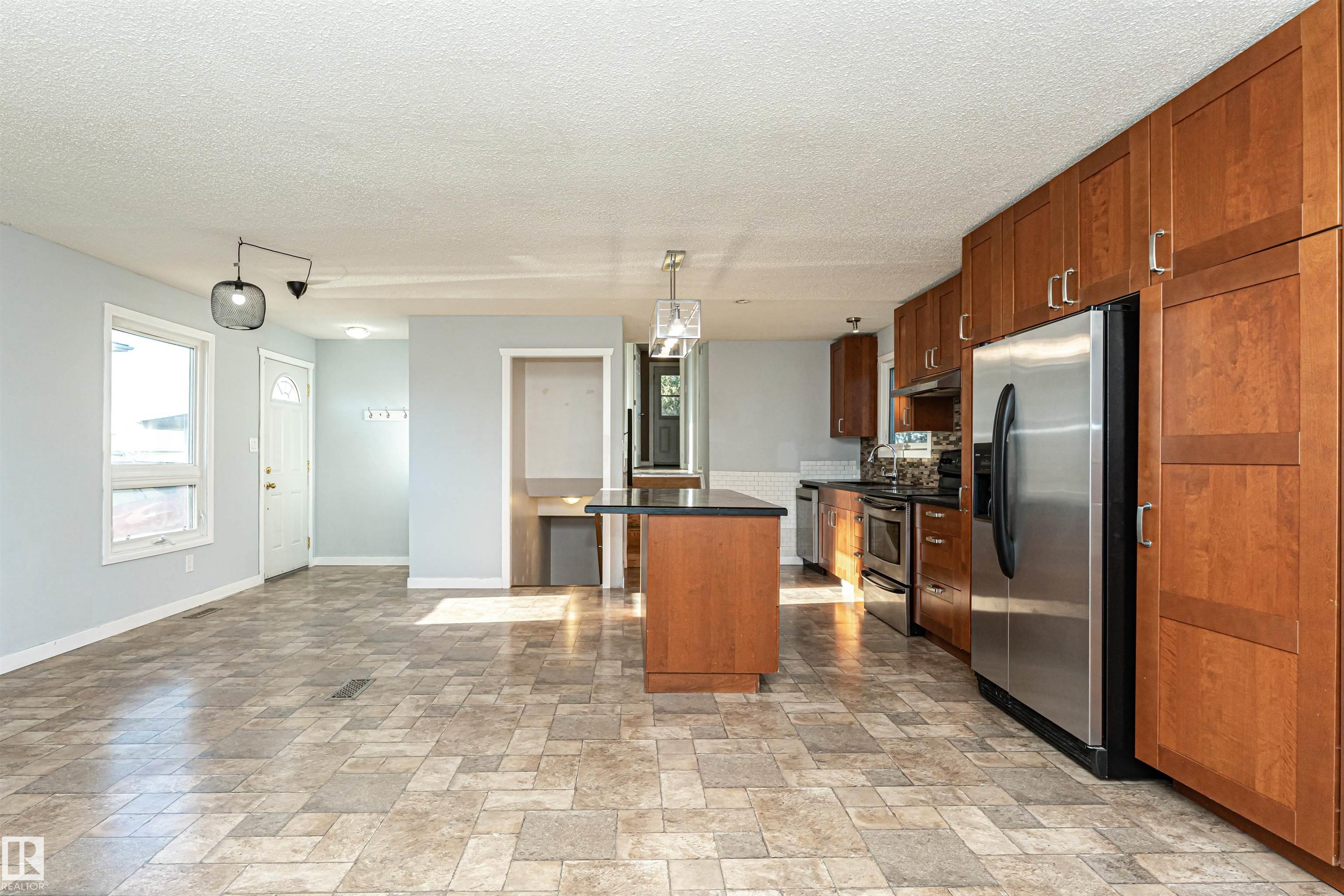 Photo 10 at 9009 102 Avenue, Morinville