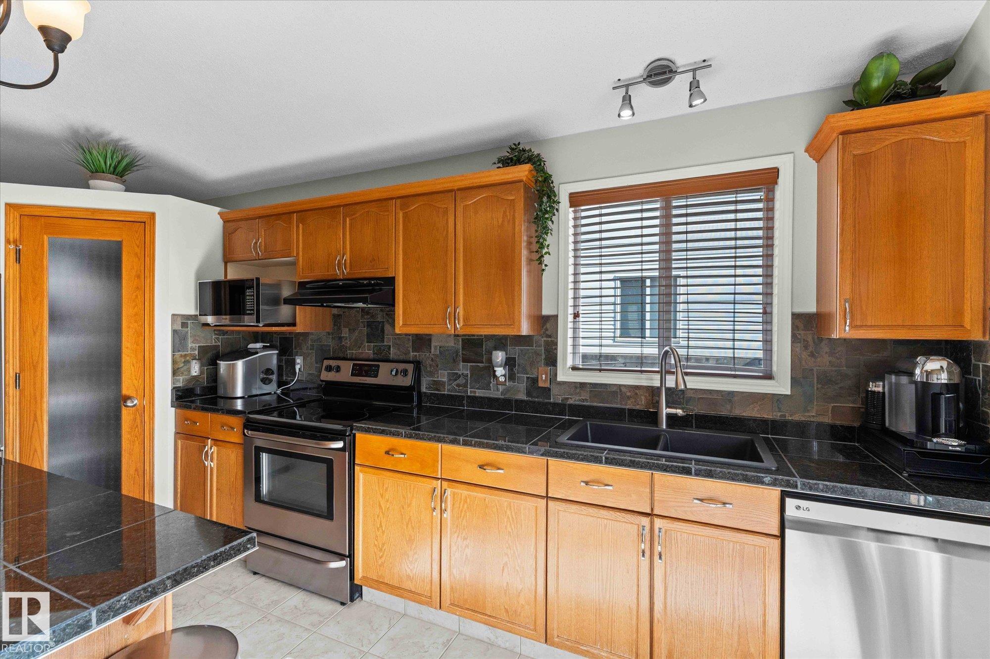 Photo 14 at 89 Landsdowne Drive, Lakewood, Spruce Grove