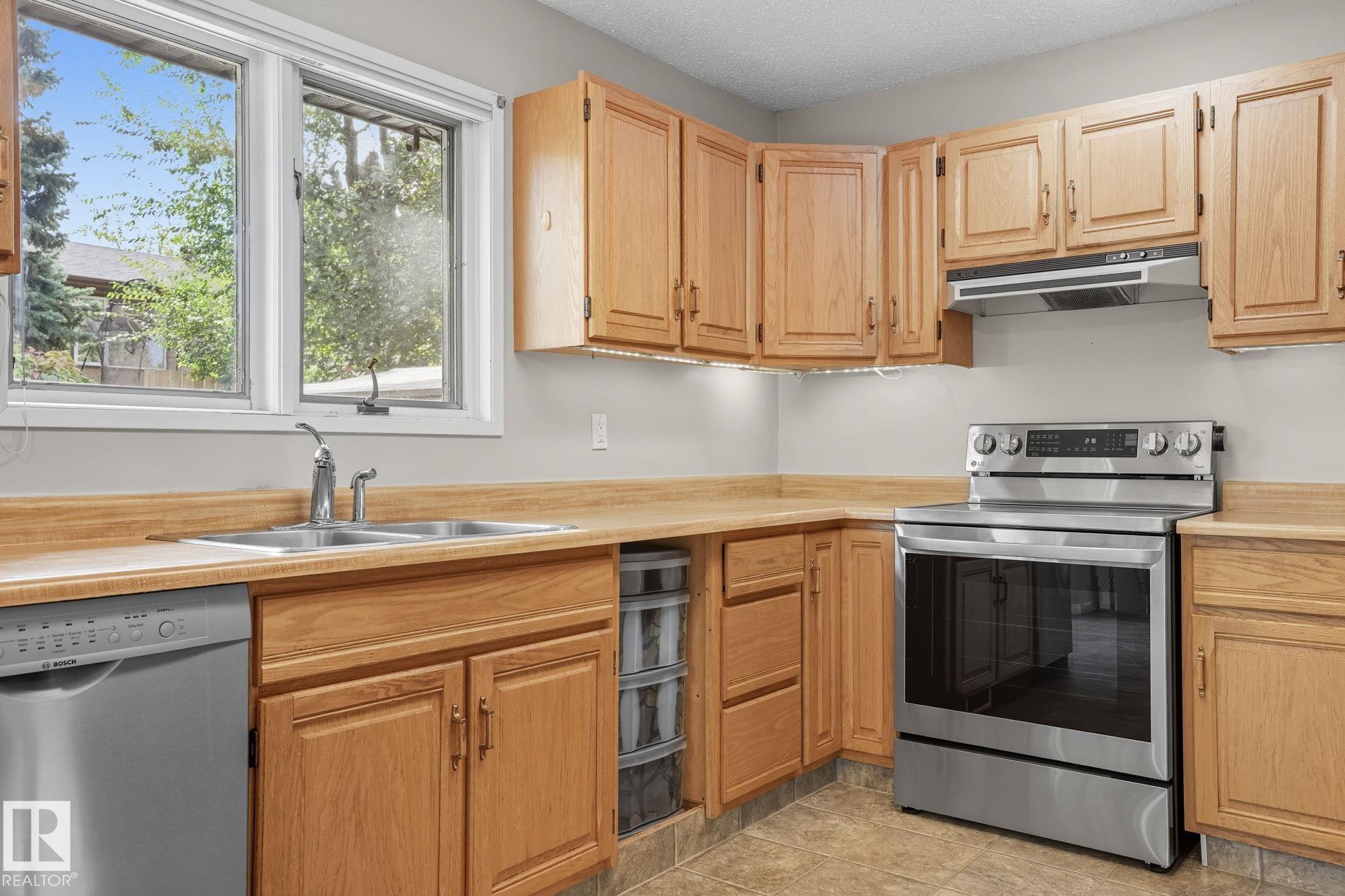 Photo 10 at 7 Pembina Place, Pineview, St. Albert
