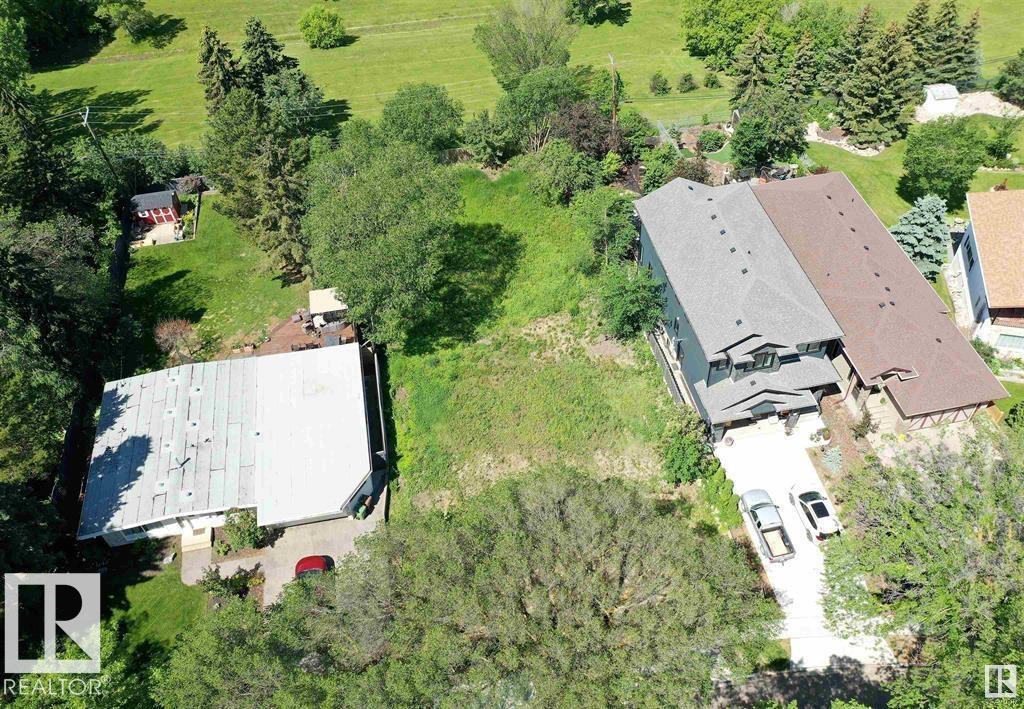Photo 3 at 10B Grosvenor Boulevard, Grandin, St. Albert