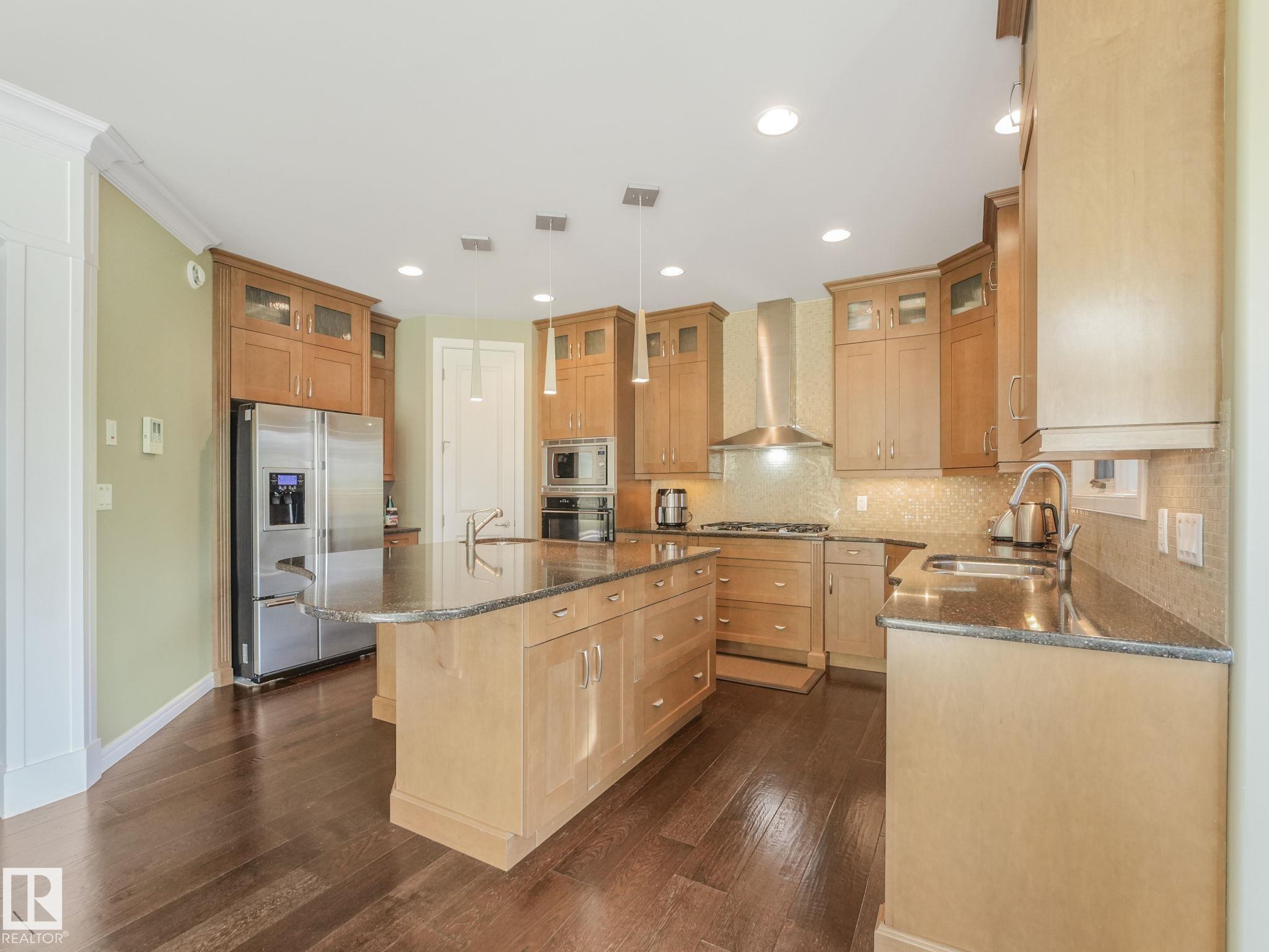 Photo 15 at 2408 Martell Crescent NW, Magrath Heights, Edmonton