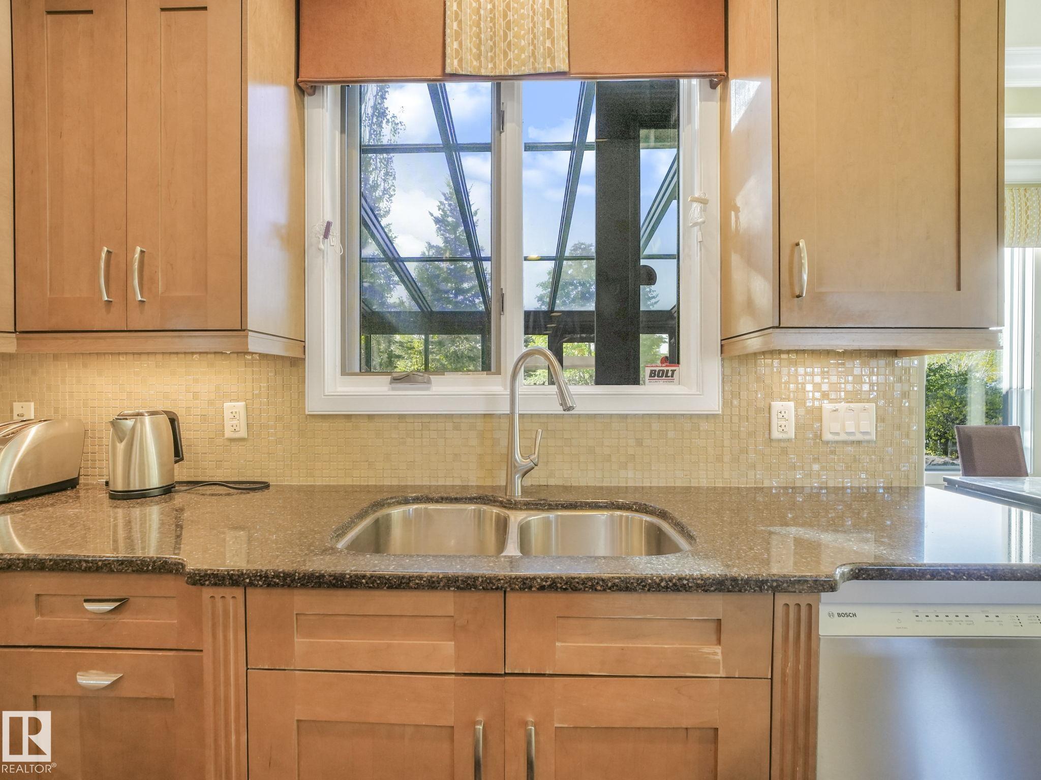 Photo 16 at 2408 Martell Crescent NW, Magrath Heights, Edmonton
