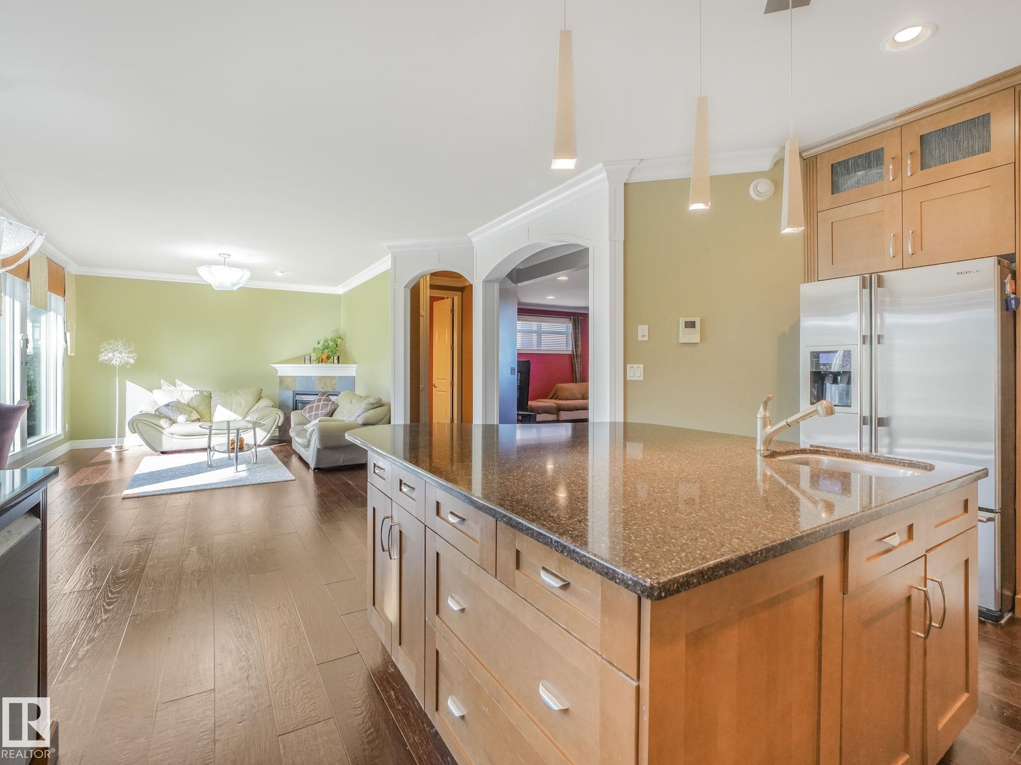 Photo 18 at 2408 Martell Crescent NW, Magrath Heights, Edmonton