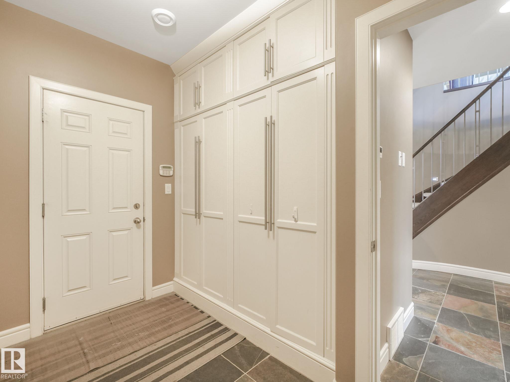 Photo 6 at 2408 Martell Crescent NW, Magrath Heights, Edmonton