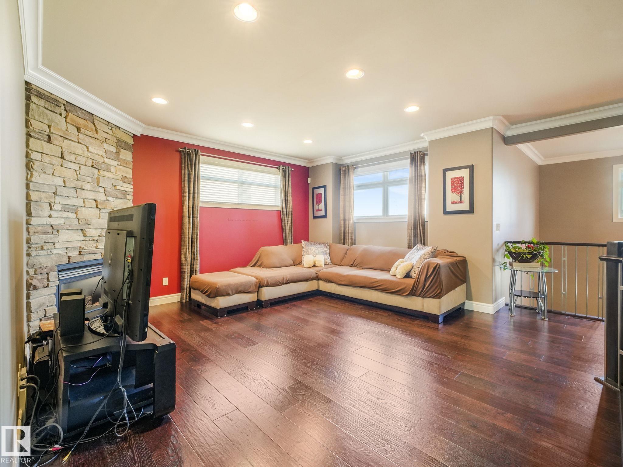 Photo 7 at 2408 Martell Crescent NW, Magrath Heights, Edmonton