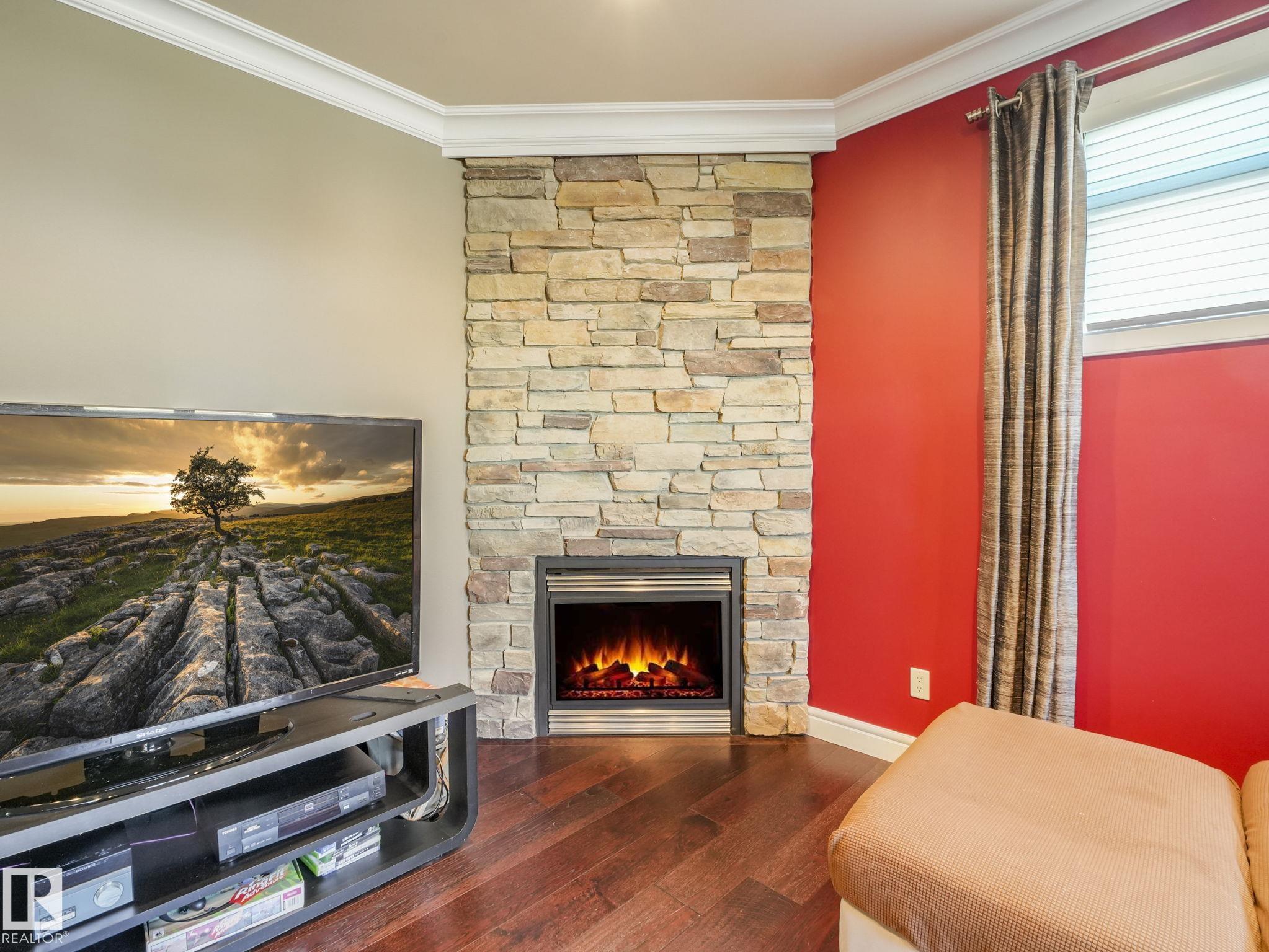 Photo 8 at 2408 Martell Crescent NW, Magrath Heights, Edmonton