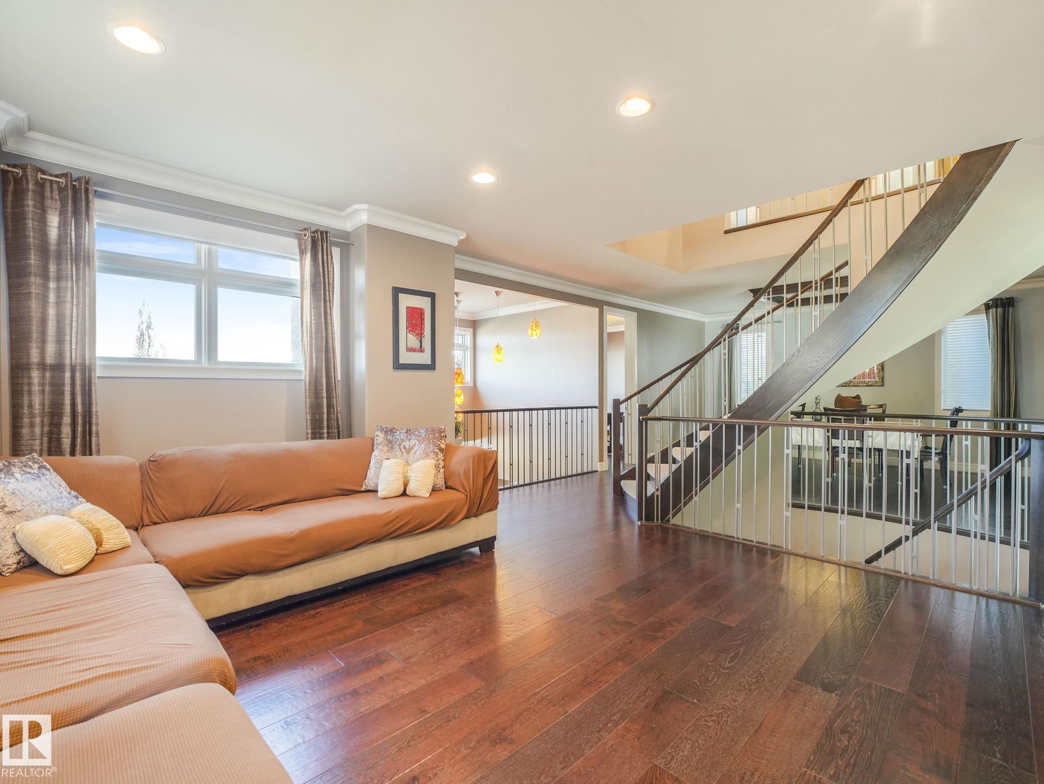 Photo 9 at 2408 Martell Crescent NW, Magrath Heights, Edmonton