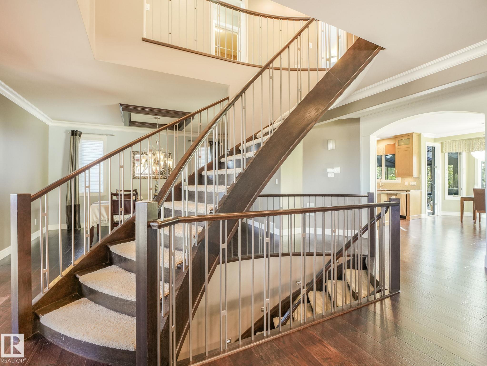 Photo 10 at 2408 Martell Crescent NW, Magrath Heights, Edmonton