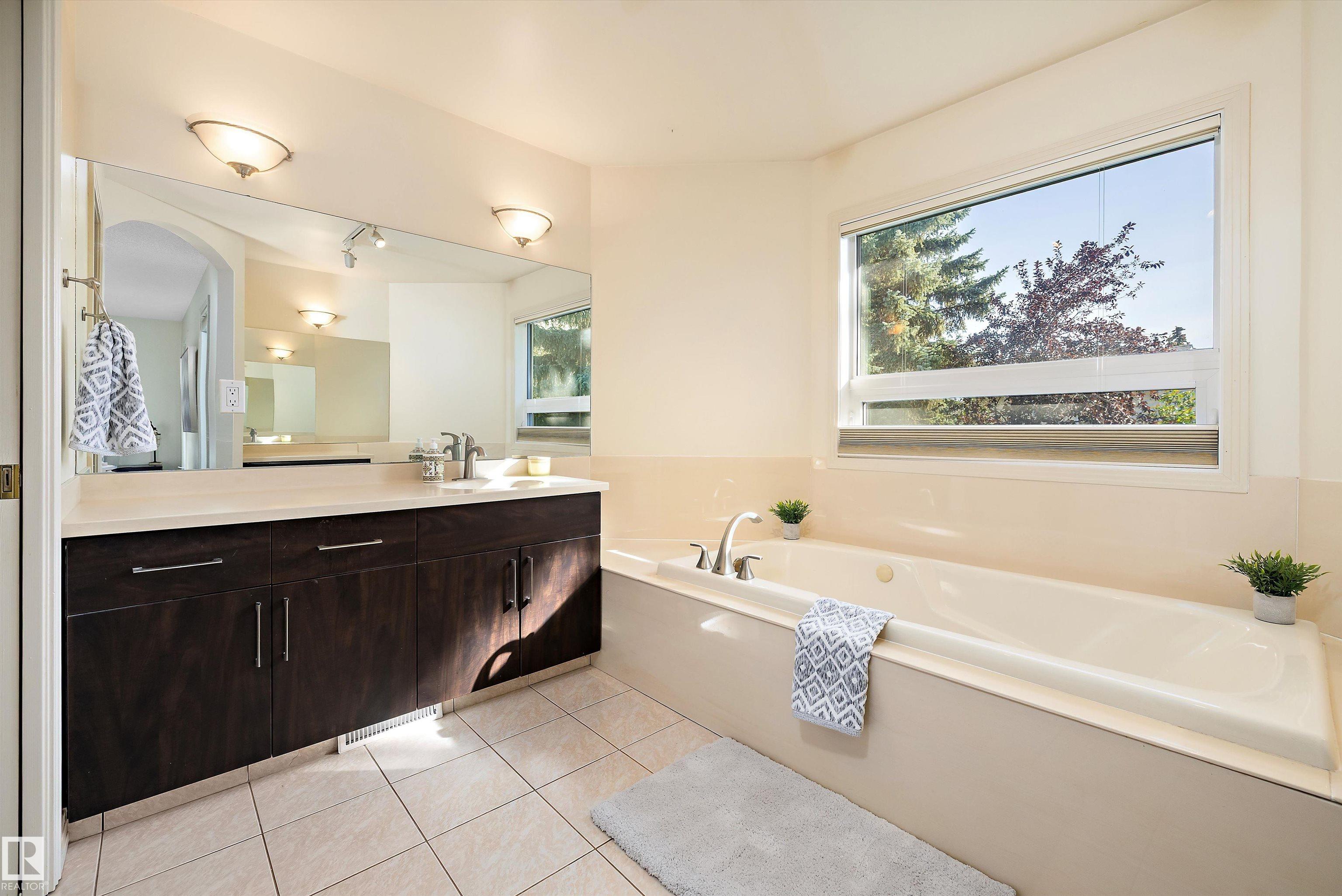 Photo 37 at 10 Delisle Court, Deer Ridge, St. Albert
