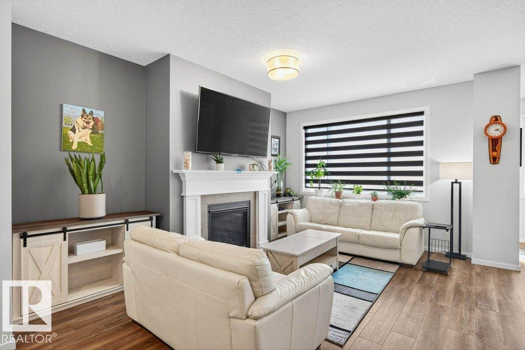 http://cdnparap120.paragonrels.com/ParagonImages/Property/p12/RAE/225372790/7/0/0/d1047080d19a8e259192a682d4c7e0d1/1/2217389213f39f2efb52d4e6448a83fe/225372790-94DBCC6C-5A73-4F9D-A1B7-35D2647EDBD7.JPG