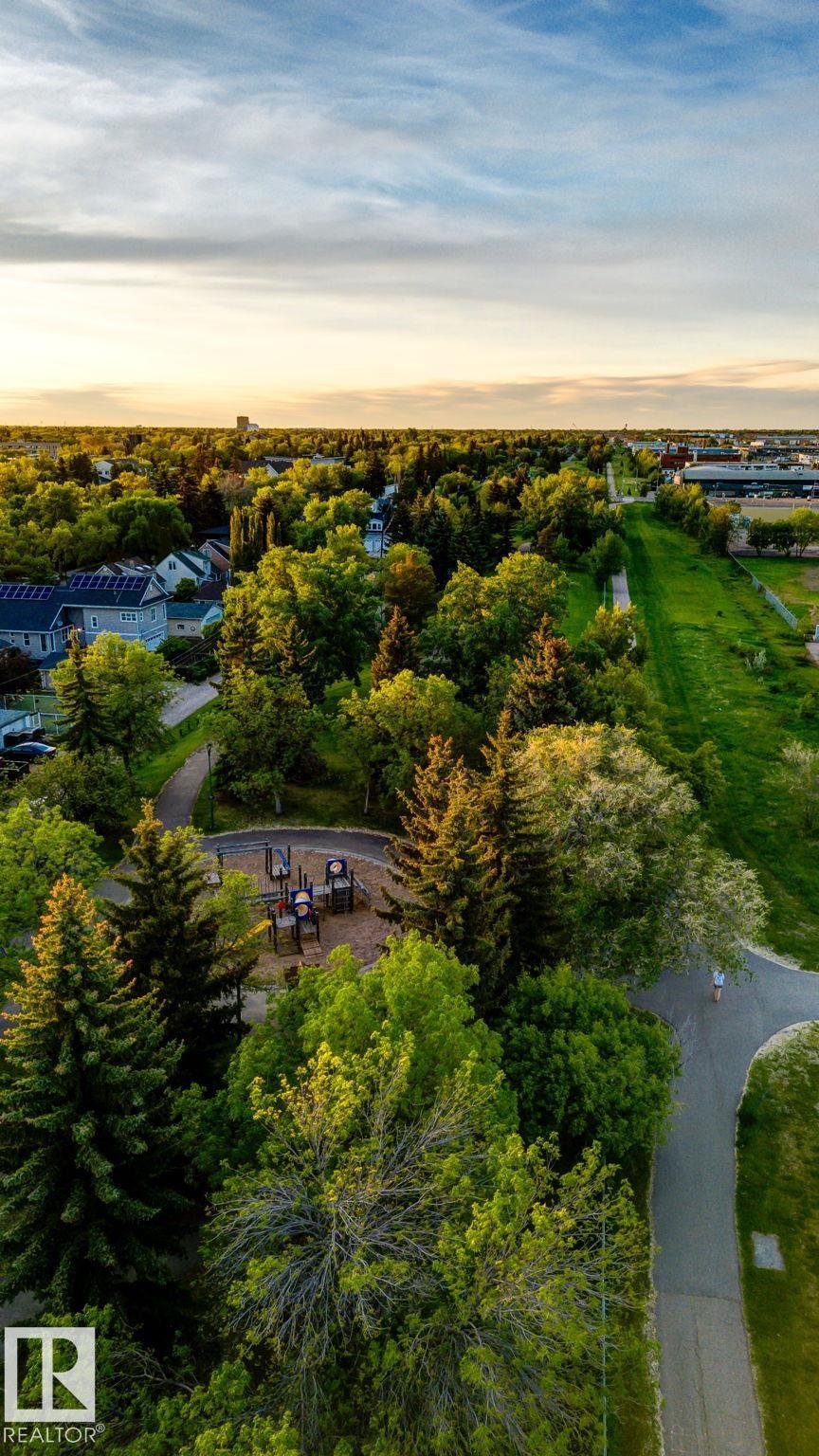 http://cdnparap120.paragonrels.com/ParagonImages/Property/p12/RAE/225372833/67/0/0/ce1e86c6584222d25a46d3f9912f25d8/1/a99a90ae044c598004176e077b075487/225372833-C76BE37E-D70E-4C3E-939D-93E88FE11865.JPG
