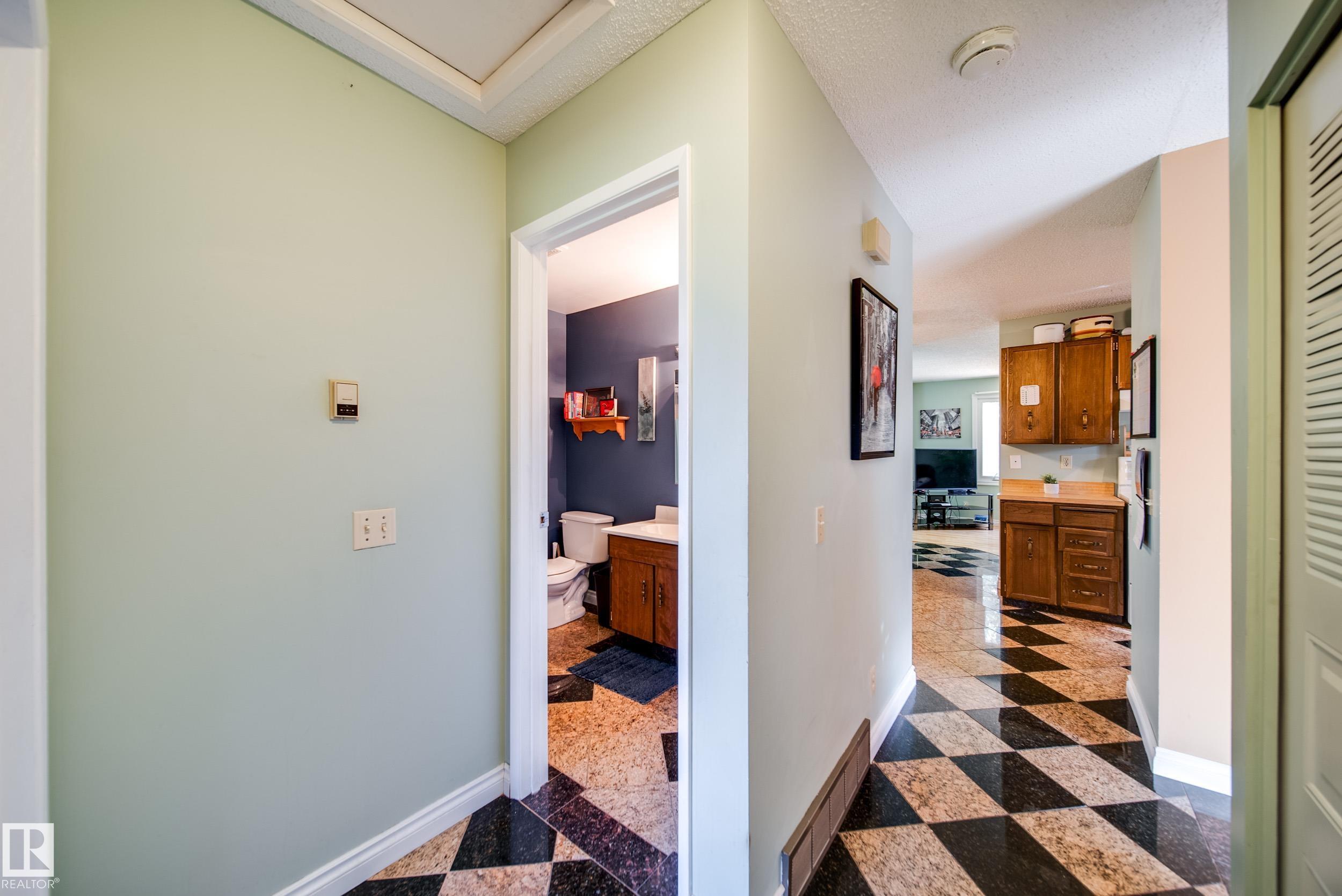 Photo 11 at 102 Woodvale Road W NW, Hillview, Edmonton