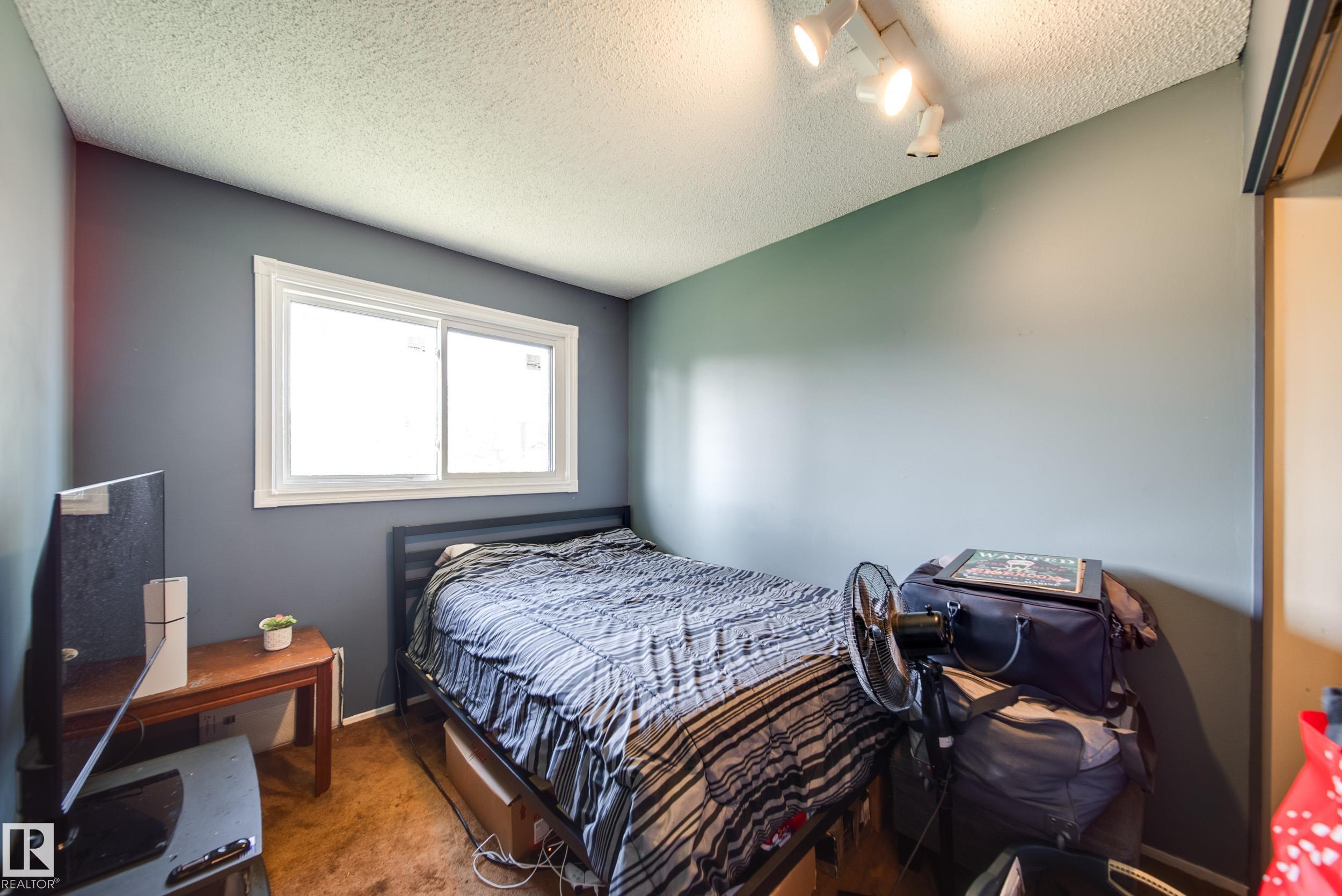 Photo 13 at 102 Woodvale Road W NW, Hillview, Edmonton