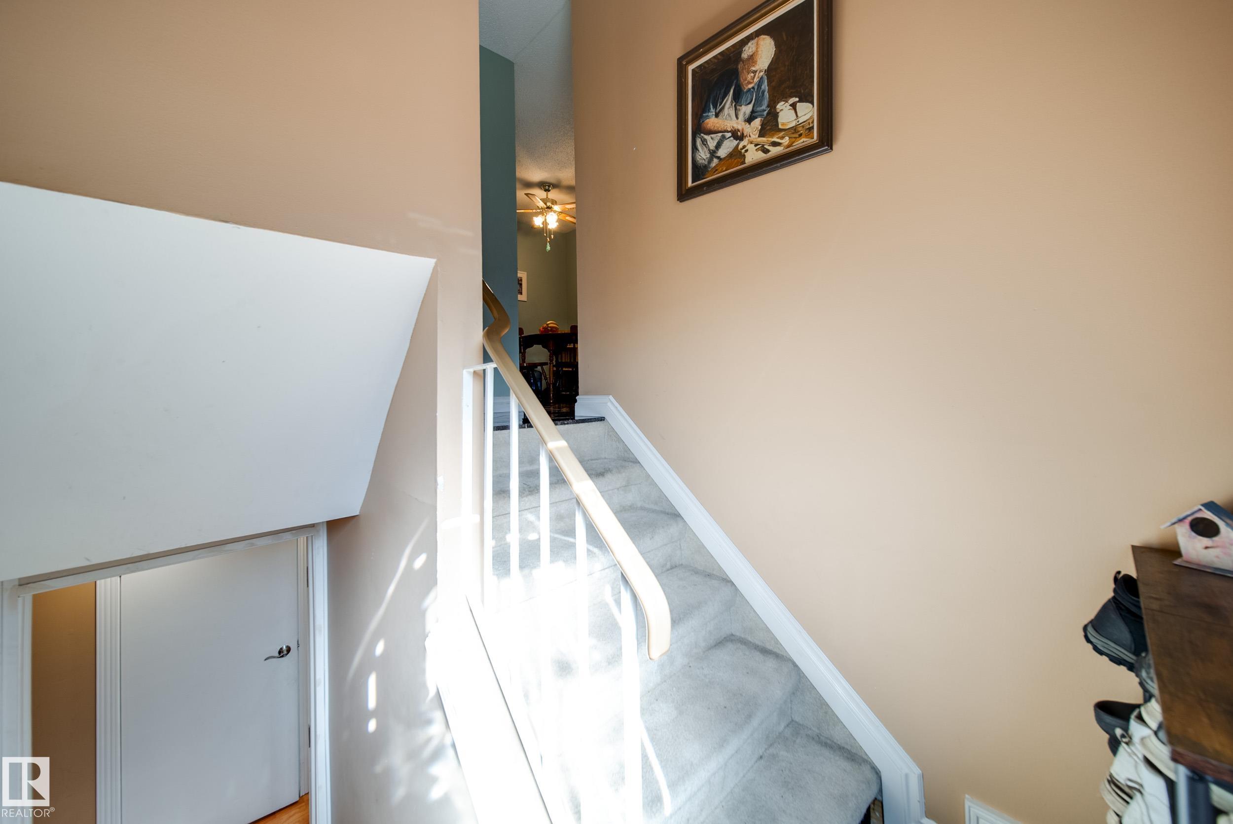 Photo 15 at 102 Woodvale Road W NW, Hillview, Edmonton
