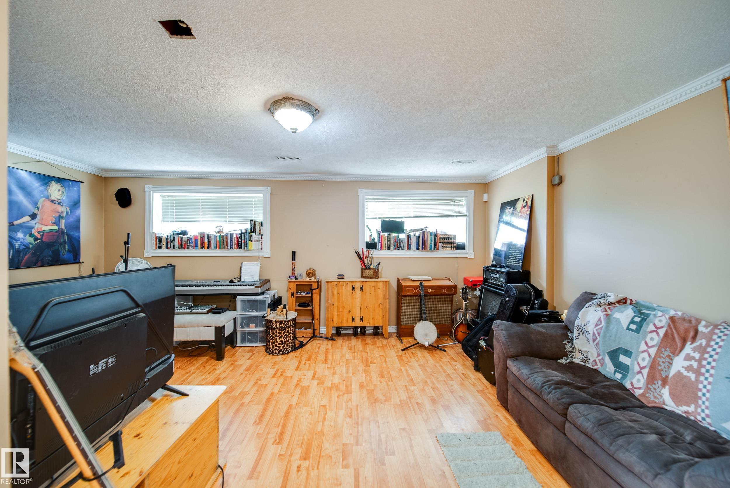 Photo 16 at 102 Woodvale Road W NW, Hillview, Edmonton