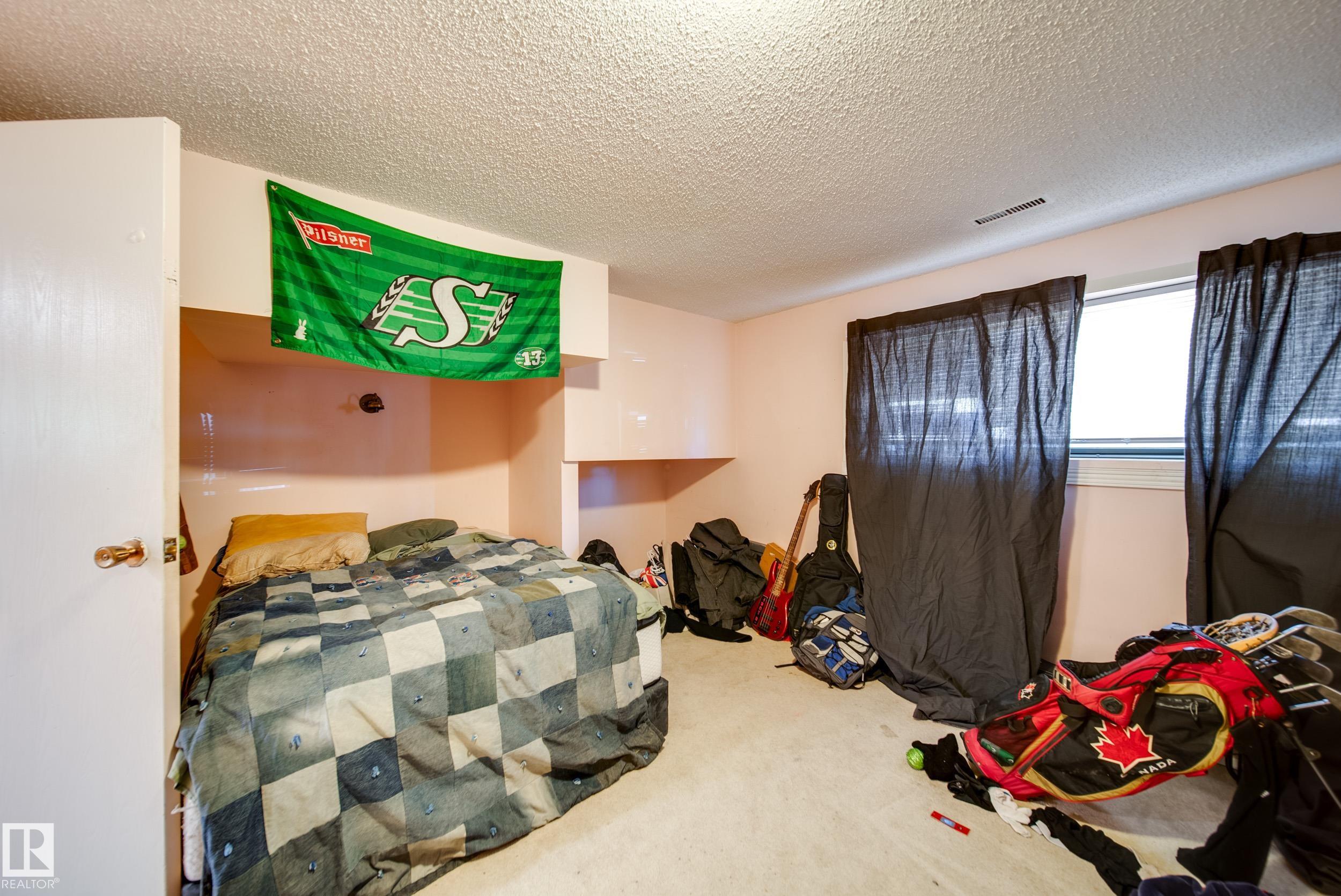 Photo 19 at 102 Woodvale Road W NW, Hillview, Edmonton