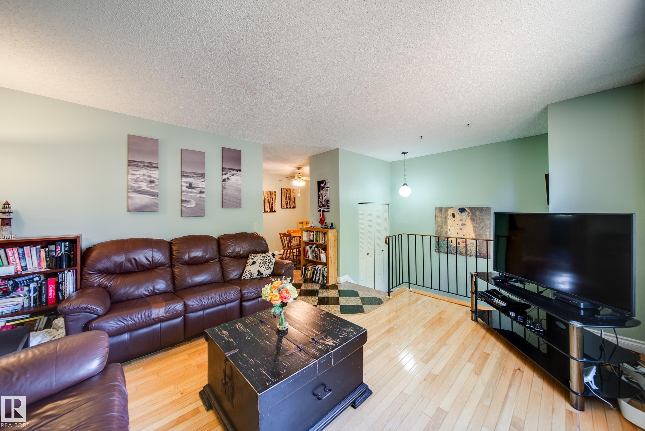 Photo 4 at 102 Woodvale Road W NW, Hillview, Edmonton