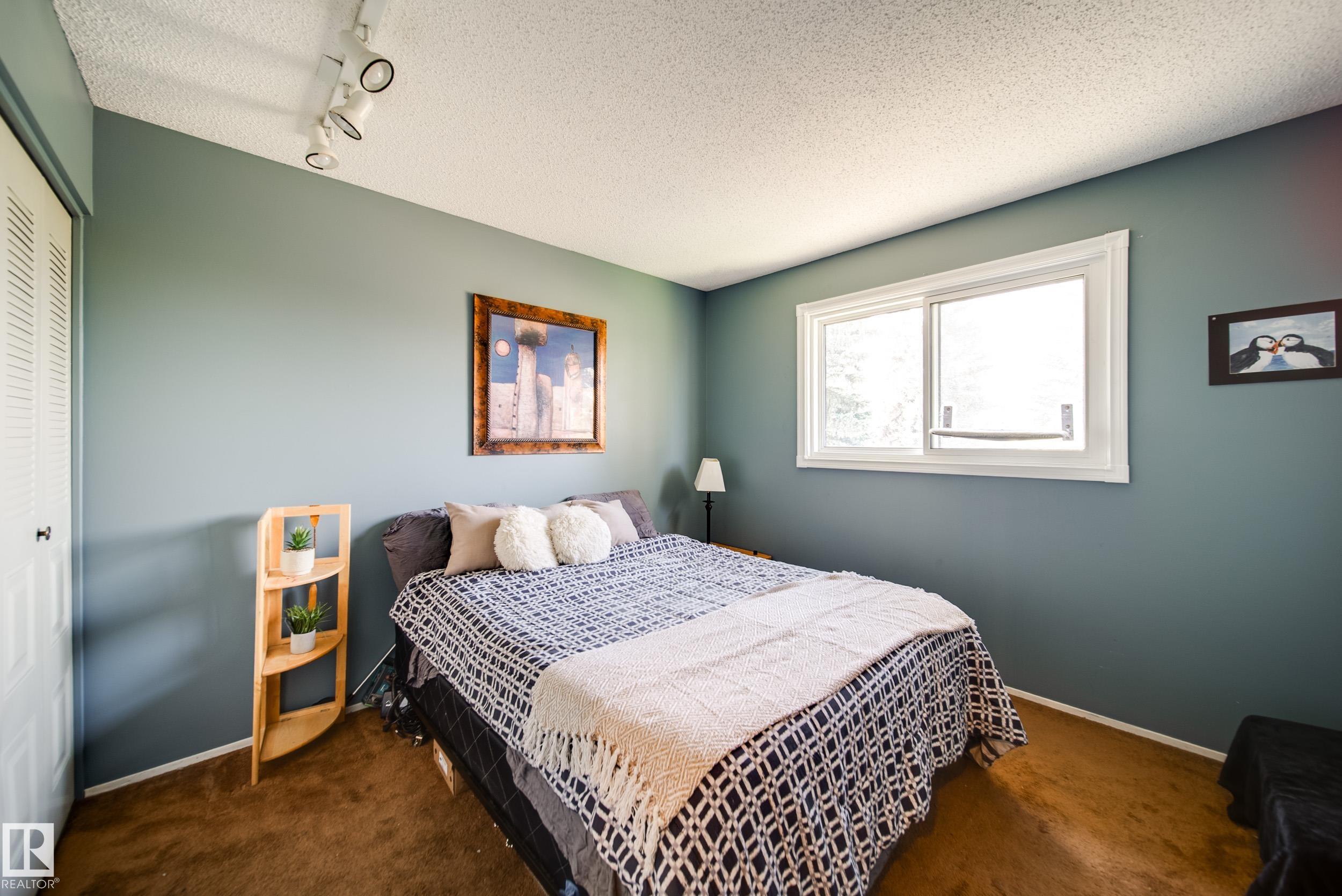 Photo 9 at 102 Woodvale Road W NW, Hillview, Edmonton