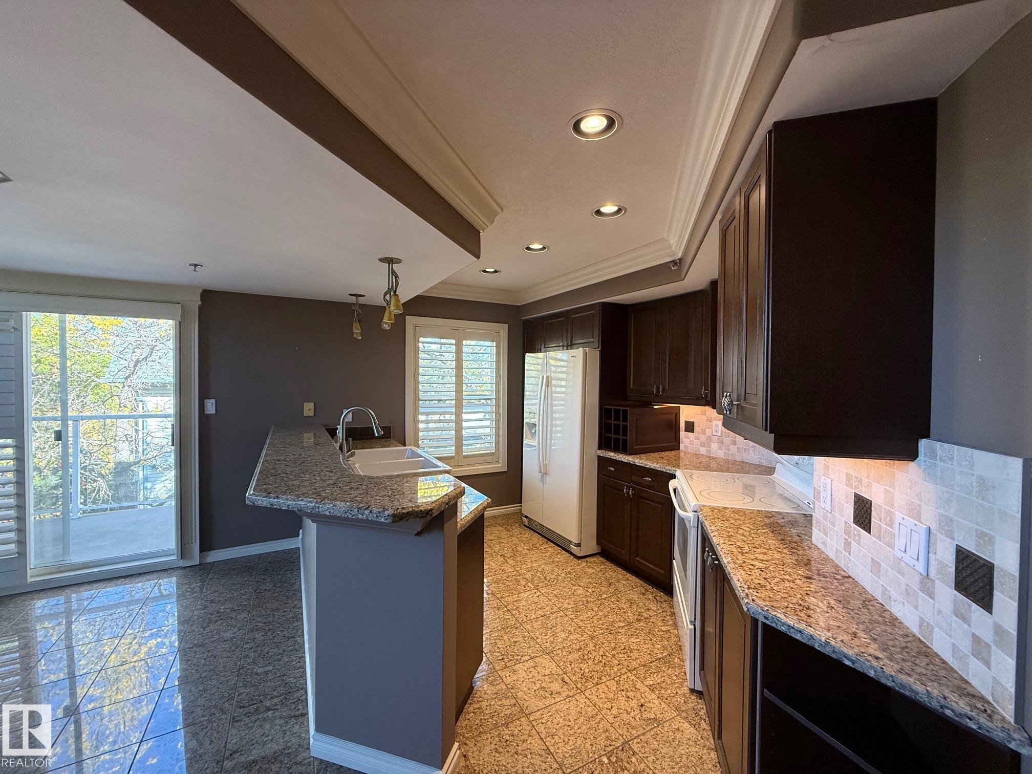 Photo 11 at 404 - 12028 103 Avenue NW, Wîhkwêntôwin, Edmonton