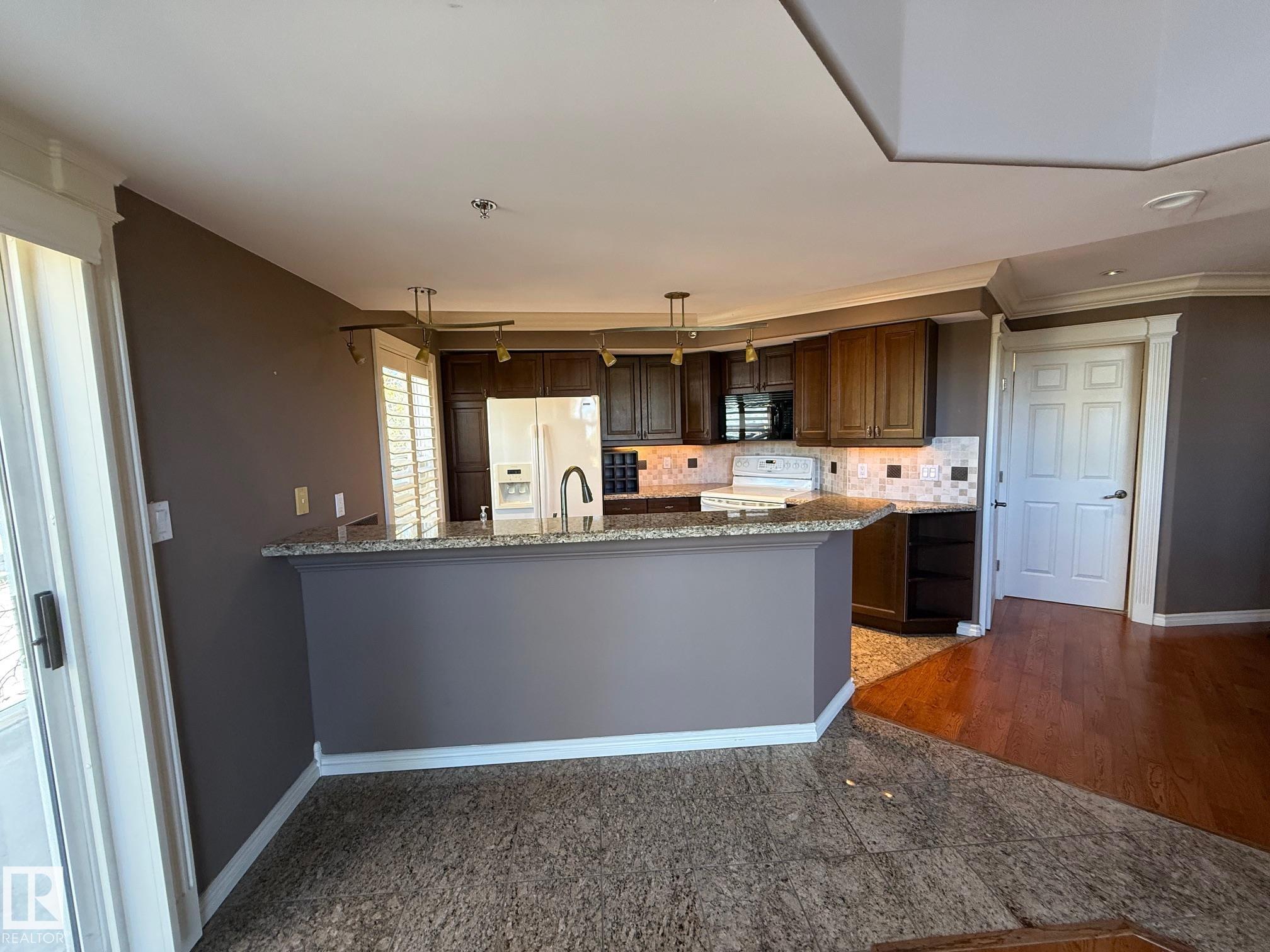 Photo 12 at 404 - 12028 103 Avenue NW, Wîhkwêntôwin, Edmonton