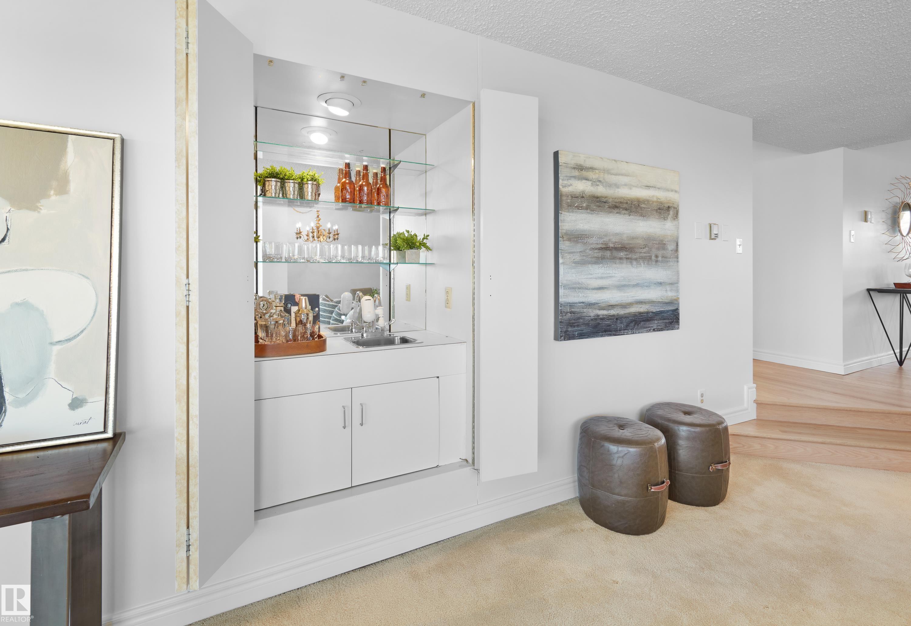 Photo 14 at 403 - 9929 Saskatchewan Drive NW, Strathcona, Edmonton