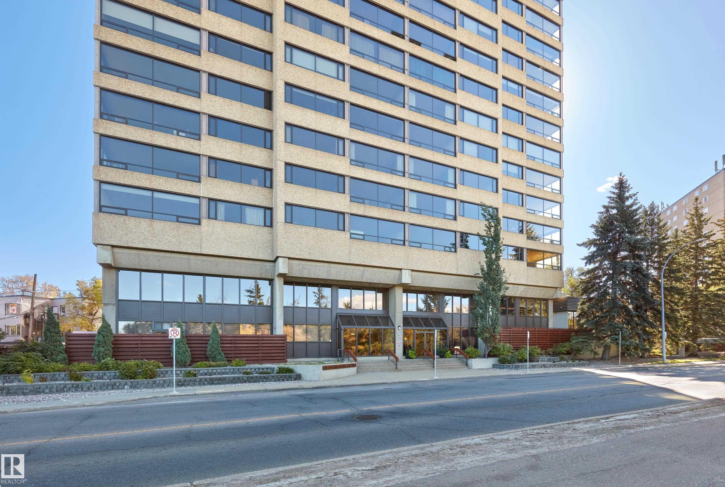 Photo 3 at 403 - 9929 Saskatchewan Drive NW, Strathcona, Edmonton