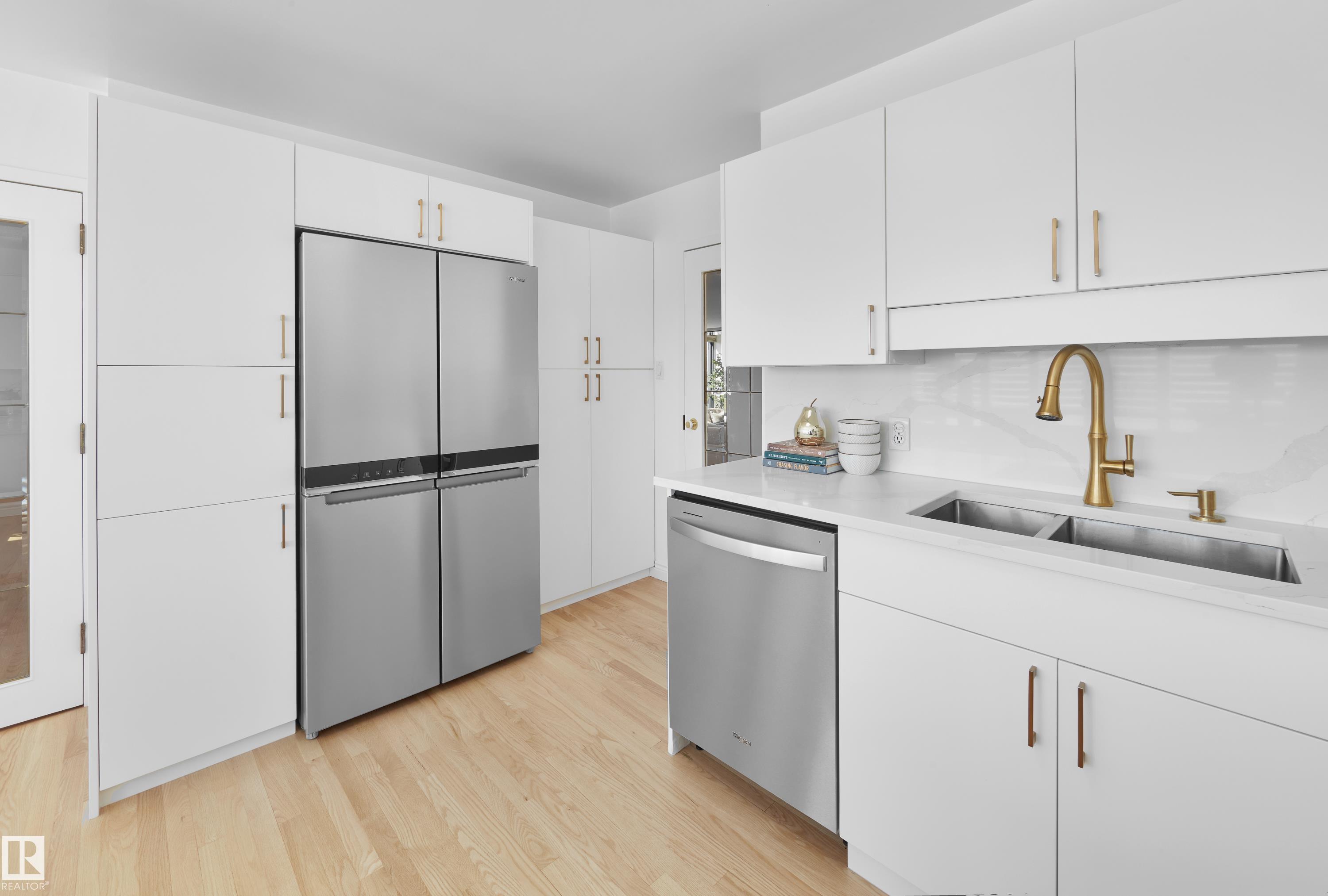Photo 7 at 403 - 9929 Saskatchewan Drive NW, Strathcona, Edmonton