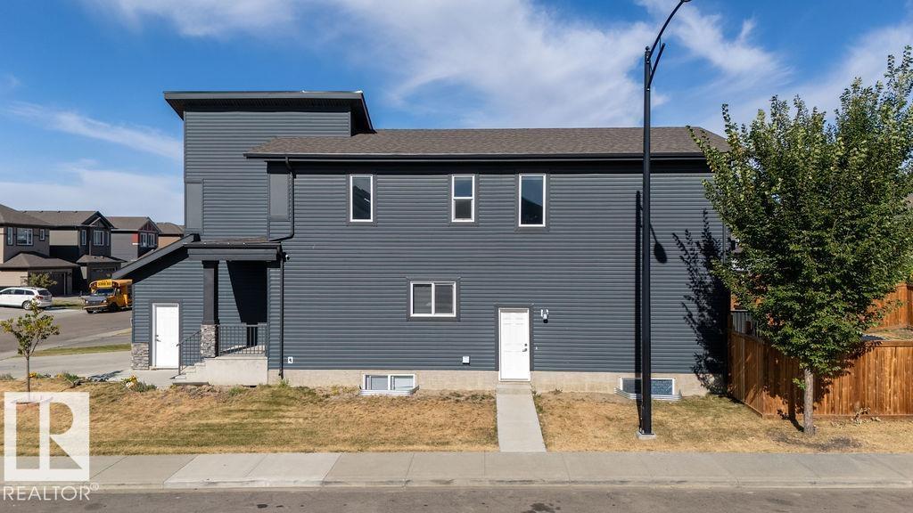 Photo 3 at 1623 19 Street NW, Laurel, Edmonton