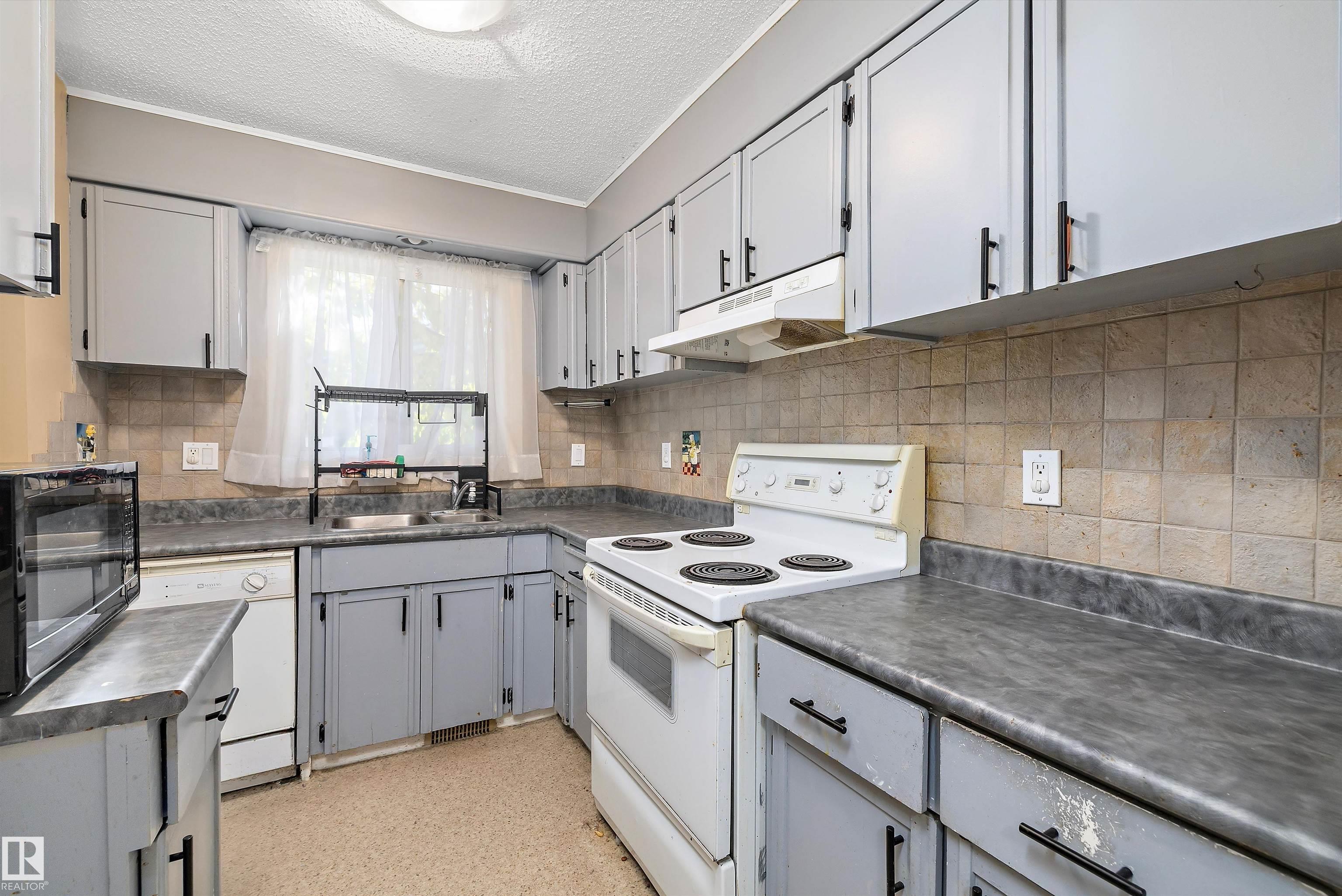 Photo 7 at 143 - 87 Brookwood Drive, Brookwood, Spruce Grove