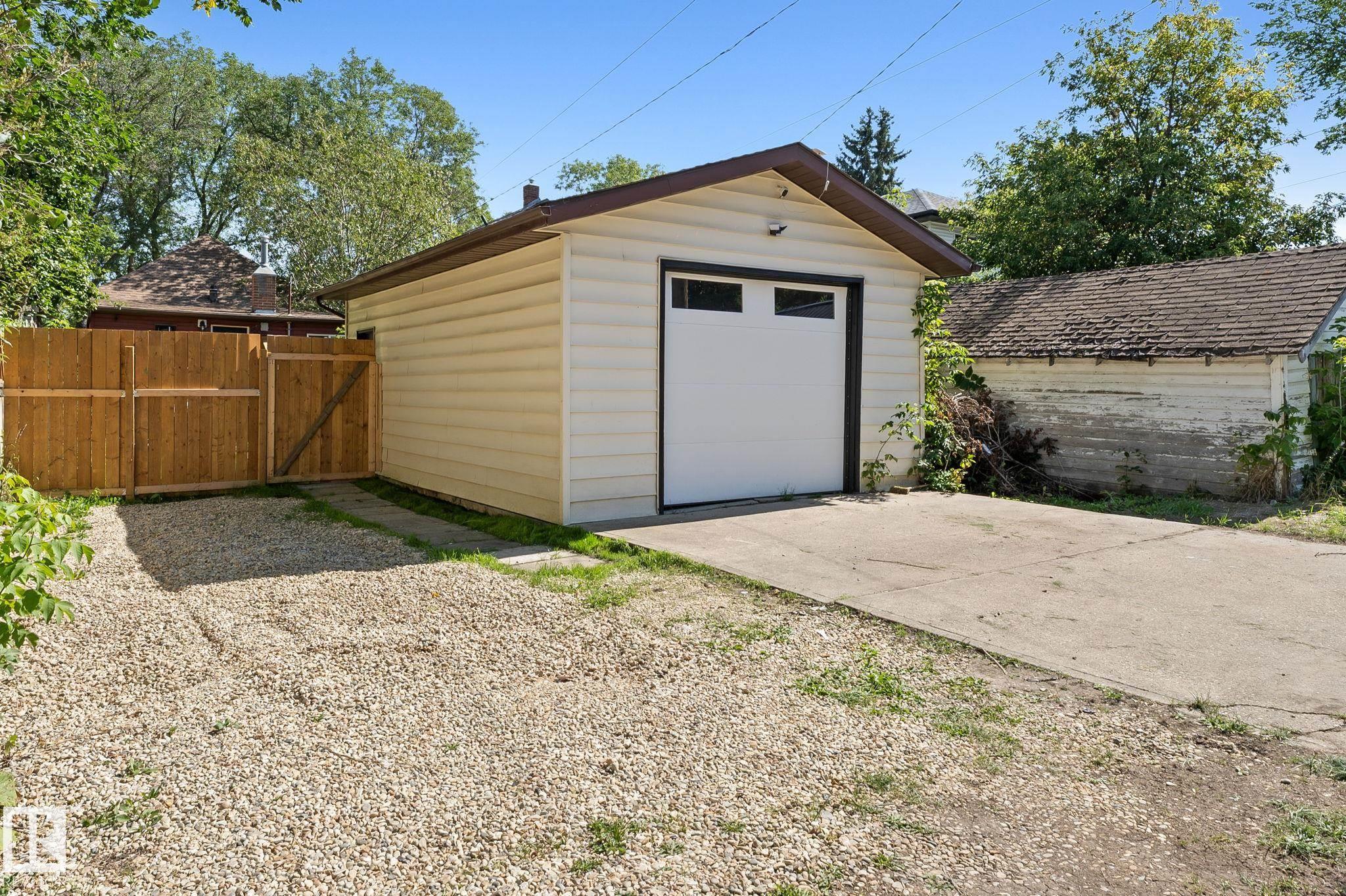 Photo 33 at 11250 92 Street NW, Alberta Avenue, Edmonton