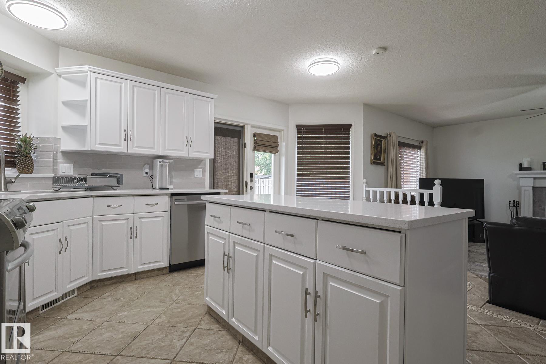 Photo 12 at 12 Elsinore Place NW, Elsinore, Edmonton