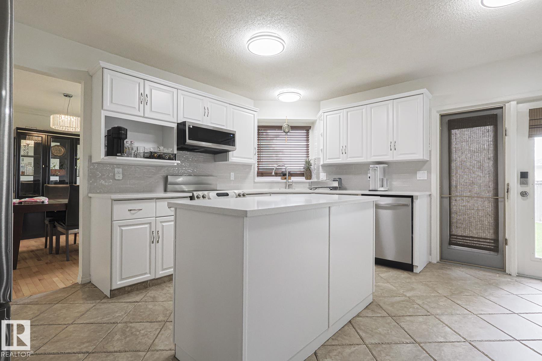 Photo 8 at 12 Elsinore Place NW, Elsinore, Edmonton